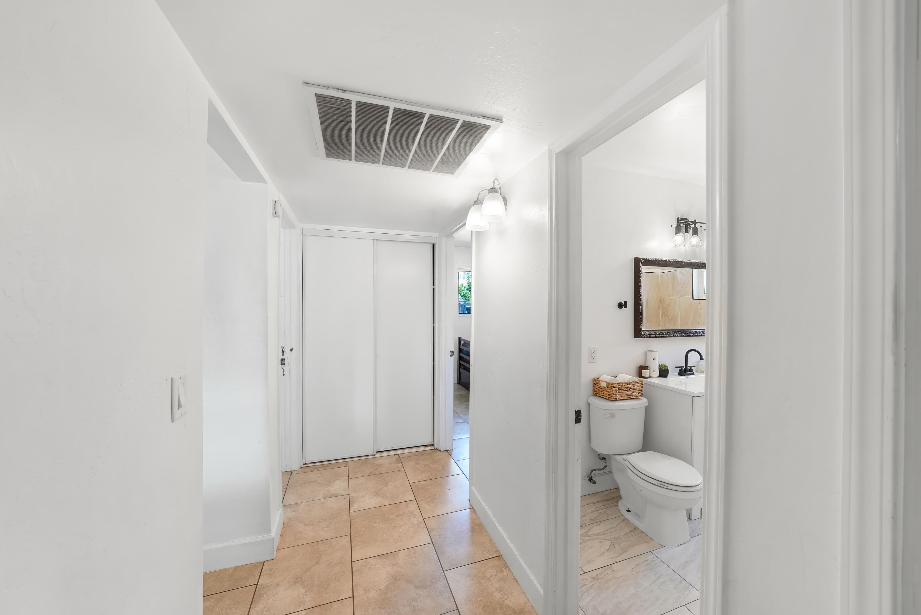 1061 Laurel Ave, Lindsay, CA 93247