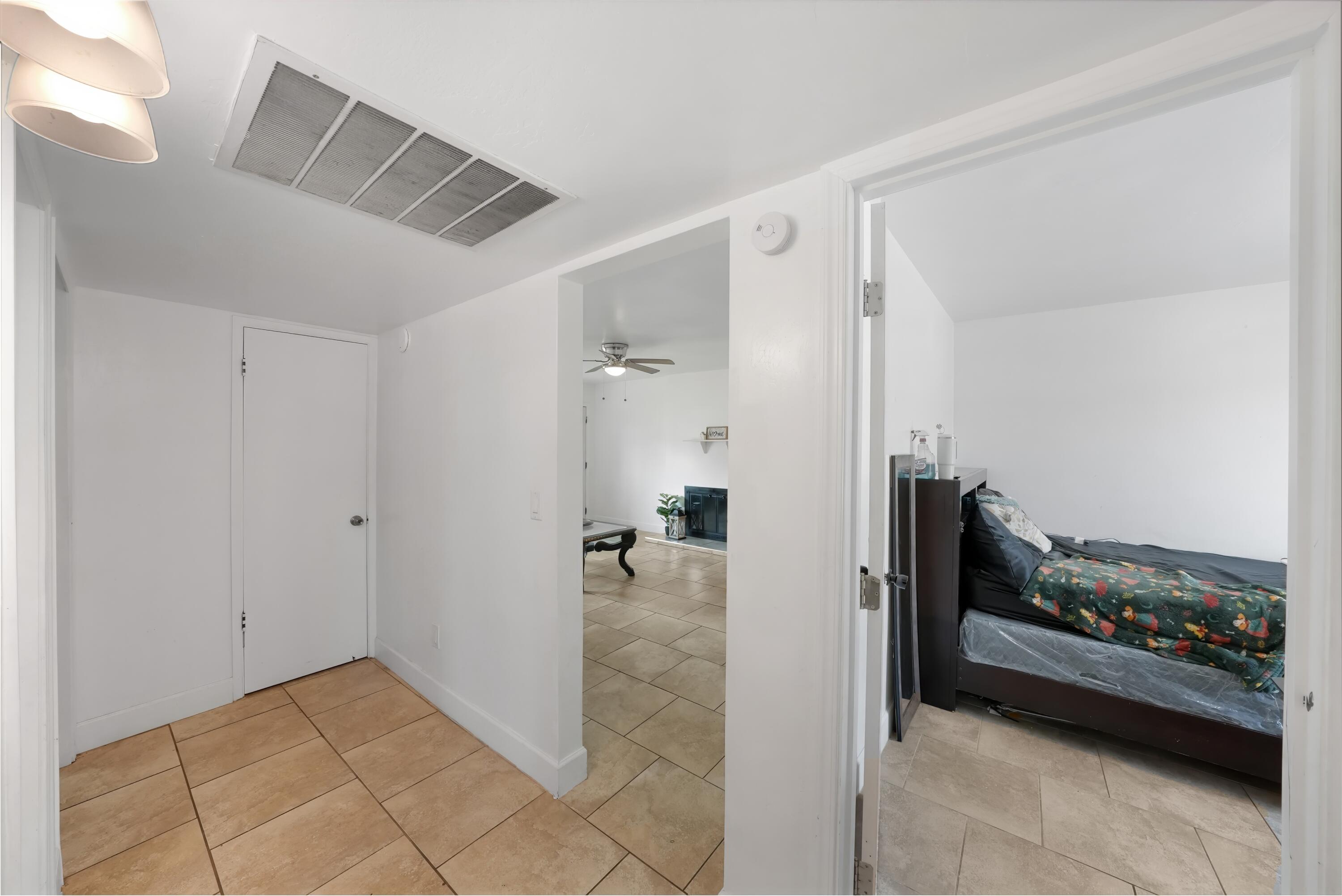 1061 Laurel Ave, Lindsay, CA 93247