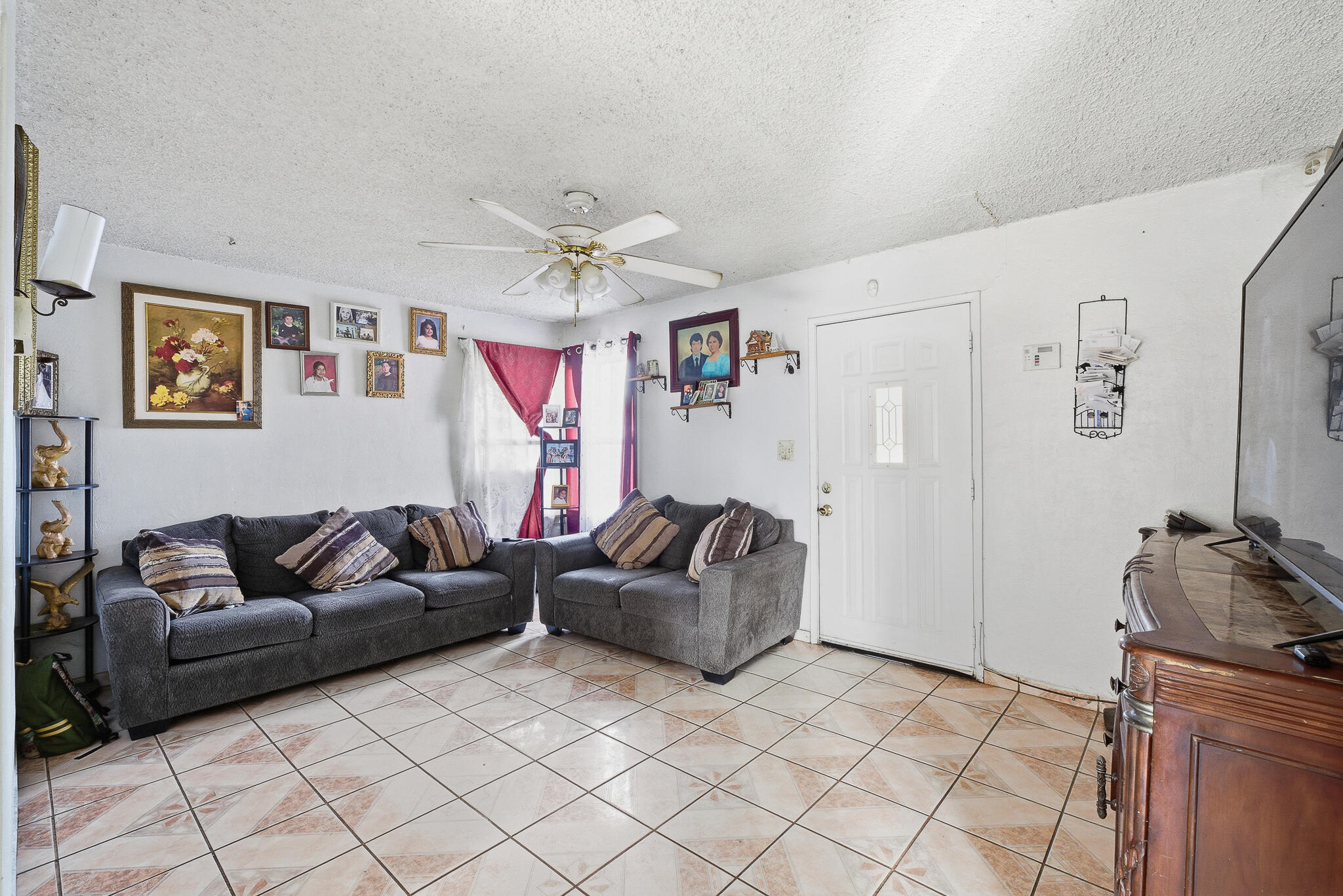 416 E Mariposa St, Avenal, CA 93204