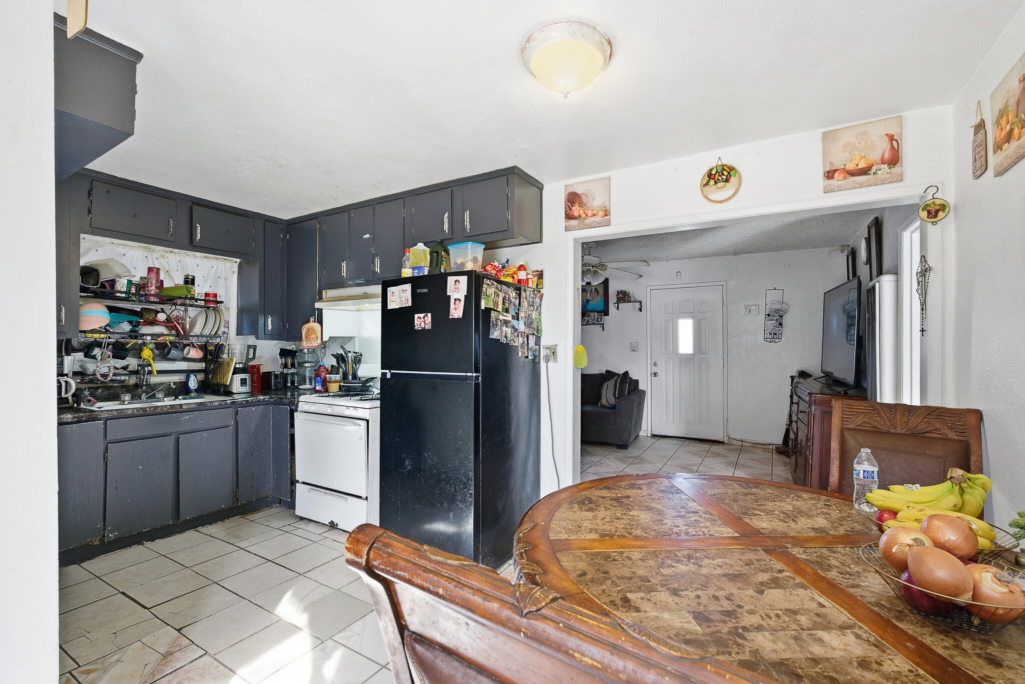 416 E Mariposa St, Avenal, CA 93204