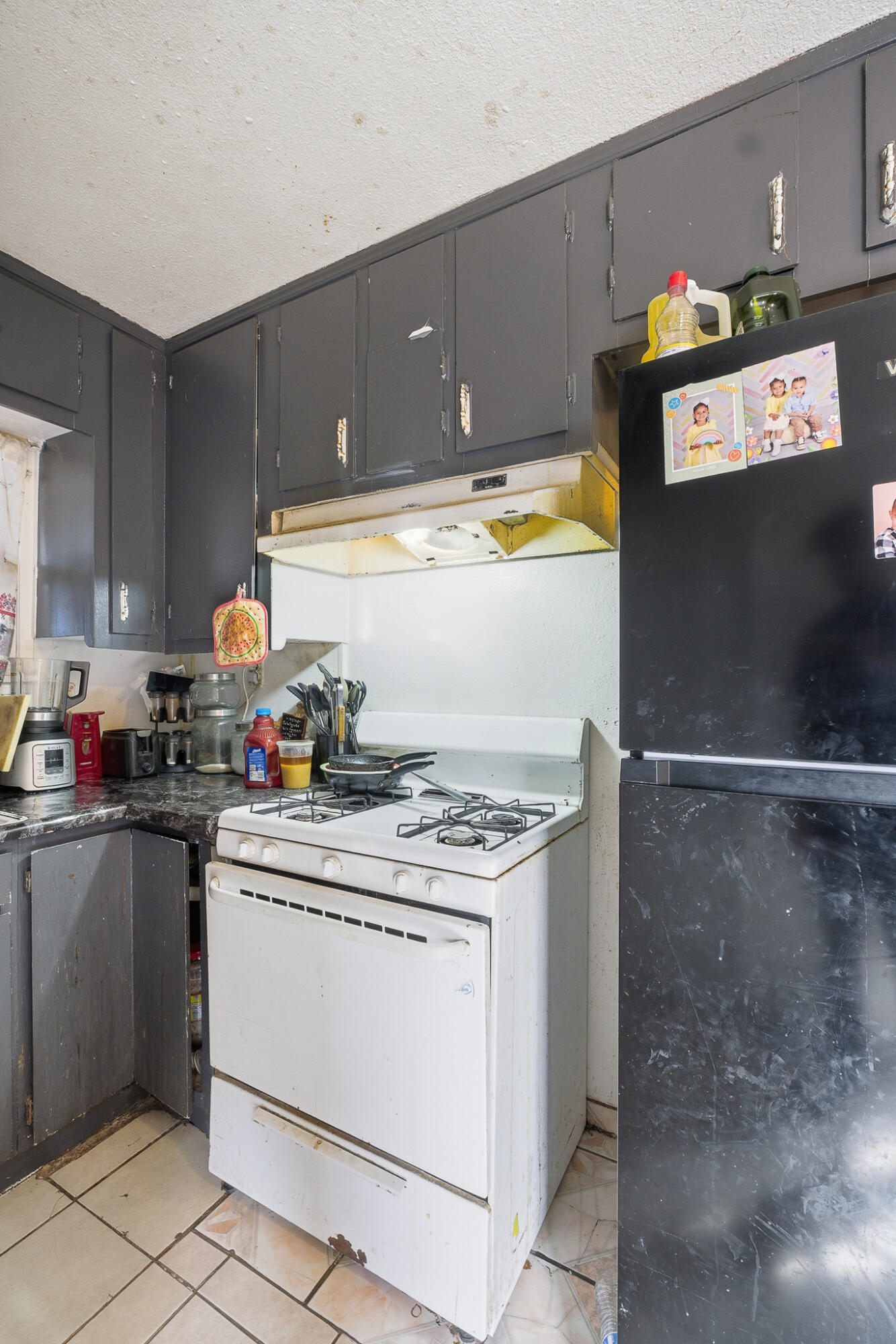 416 E Mariposa St, Avenal, CA 93204