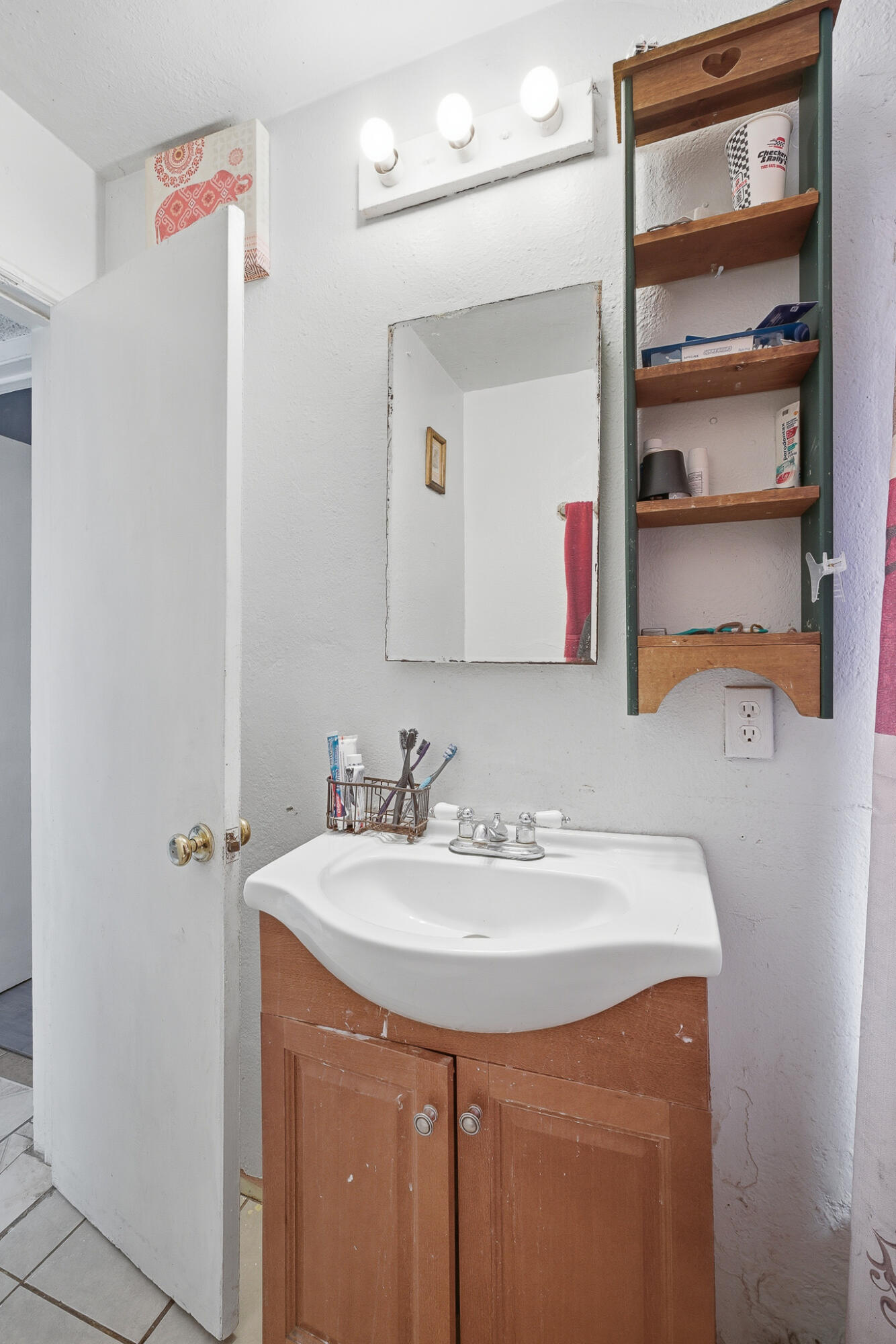 416 E Mariposa St, Avenal, CA 93204