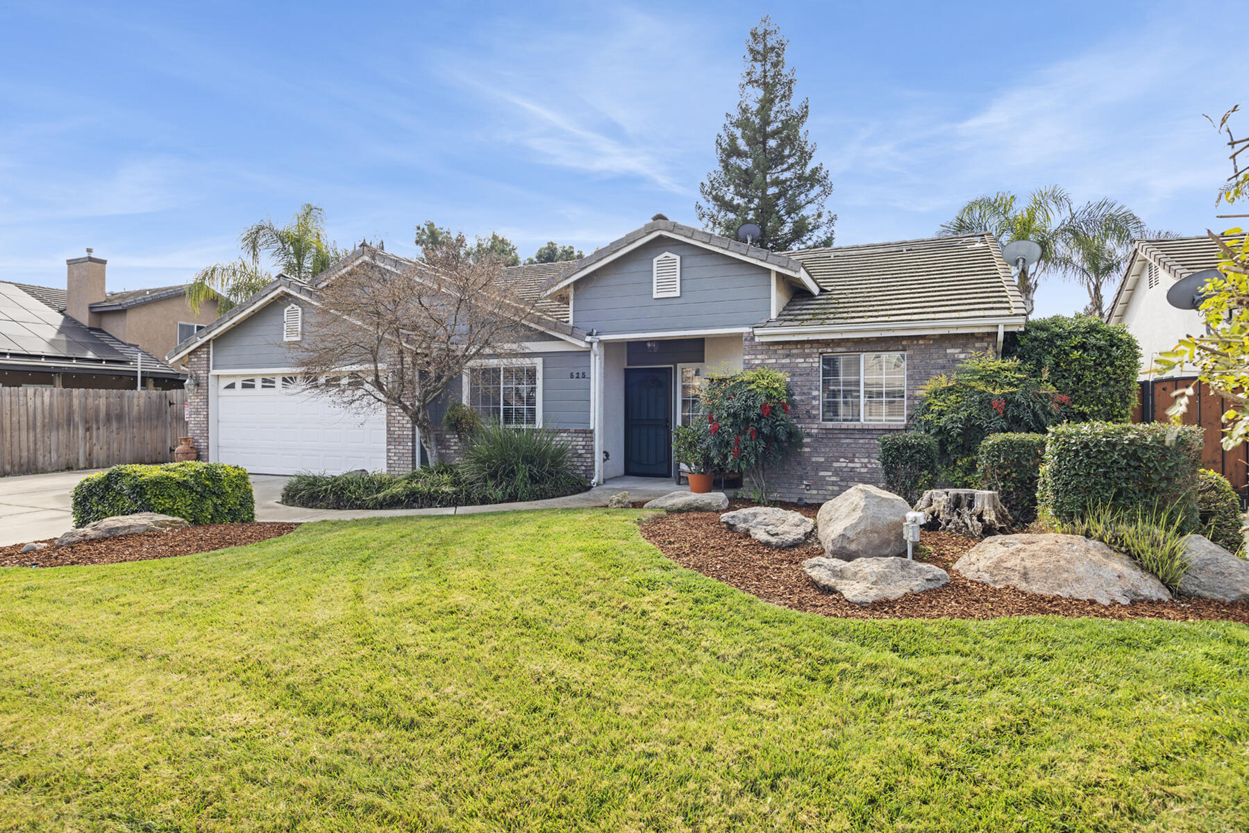 525 W Kimball Ave, Visalia, CA 93277