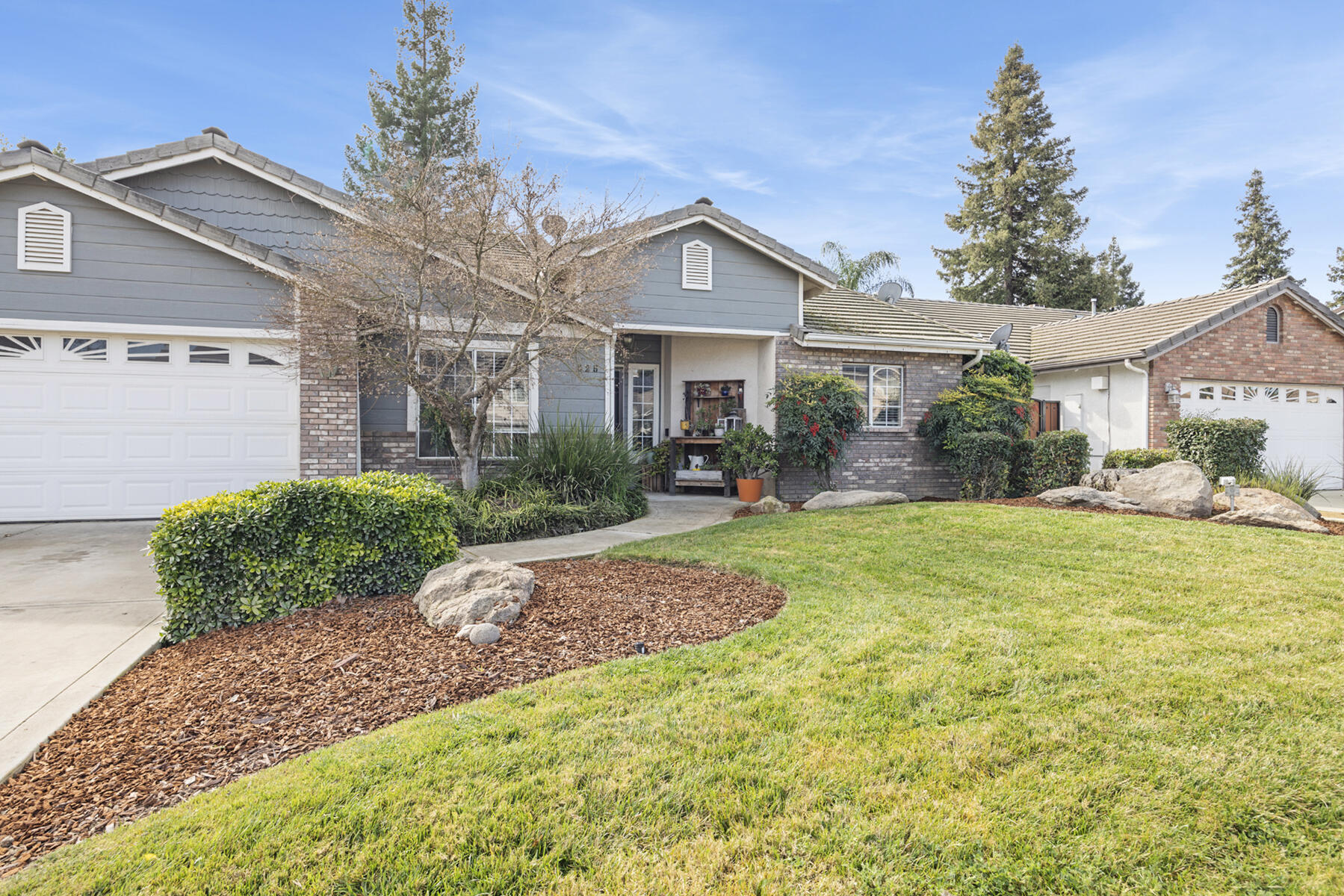 525 W Kimball Ave, Visalia, CA 93277