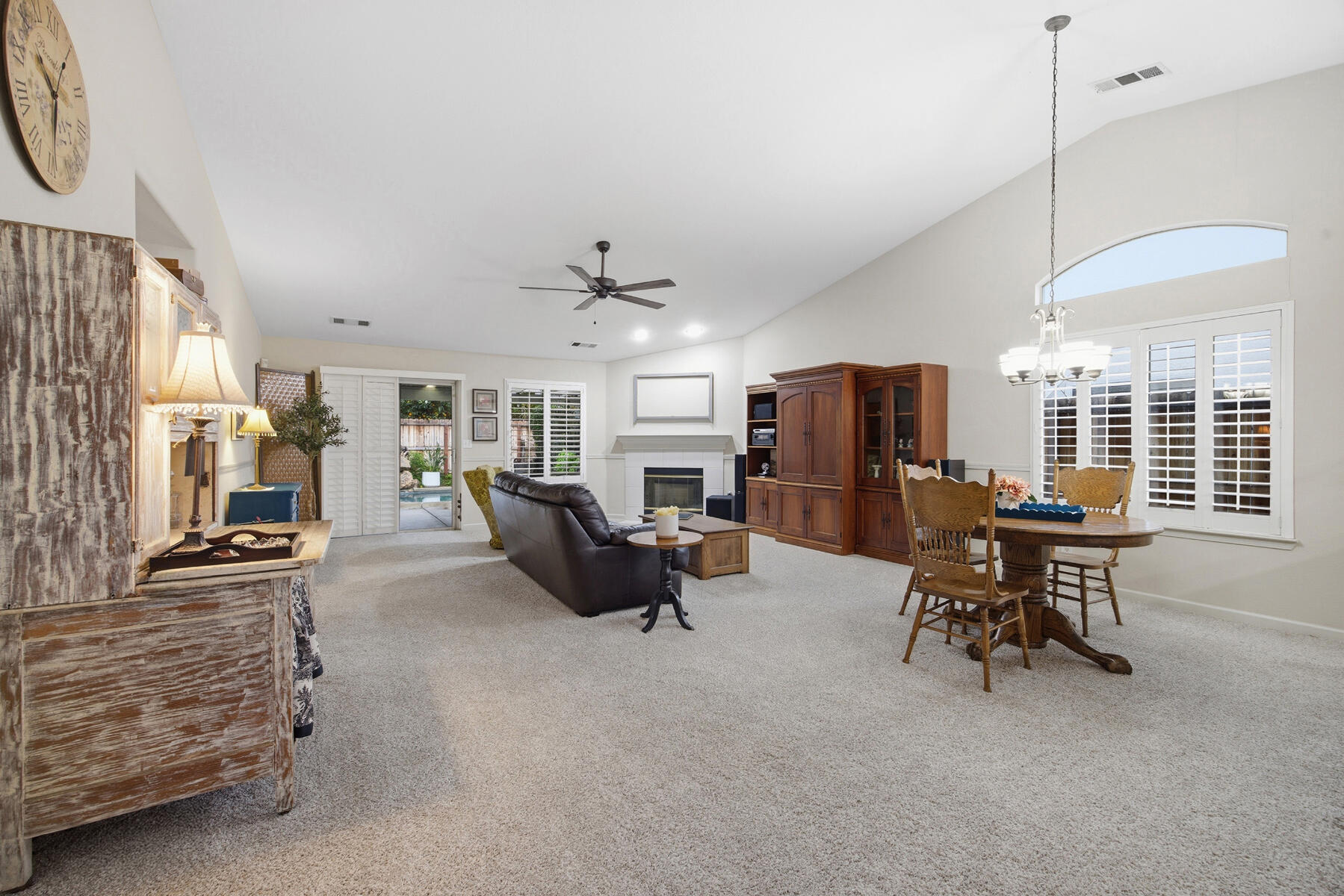 525 W Kimball Ave, Visalia, CA 93277