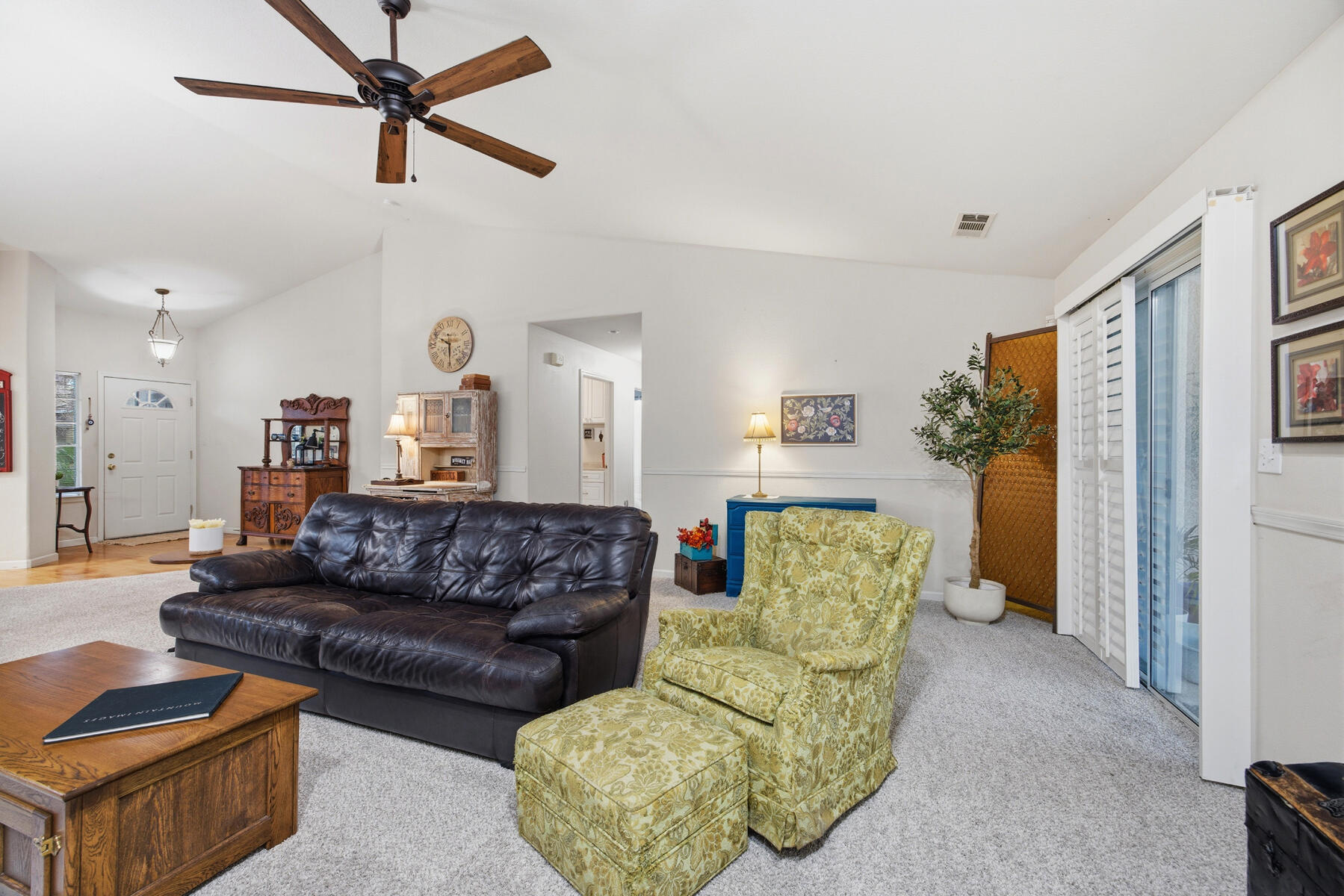 525 W Kimball Ave, Visalia, CA 93277