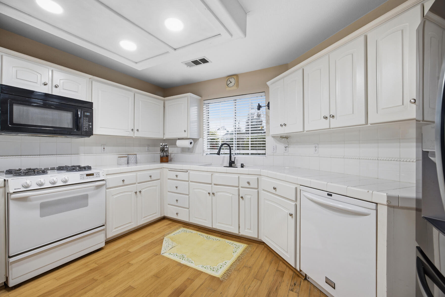 525 W Kimball Ave, Visalia, CA 93277