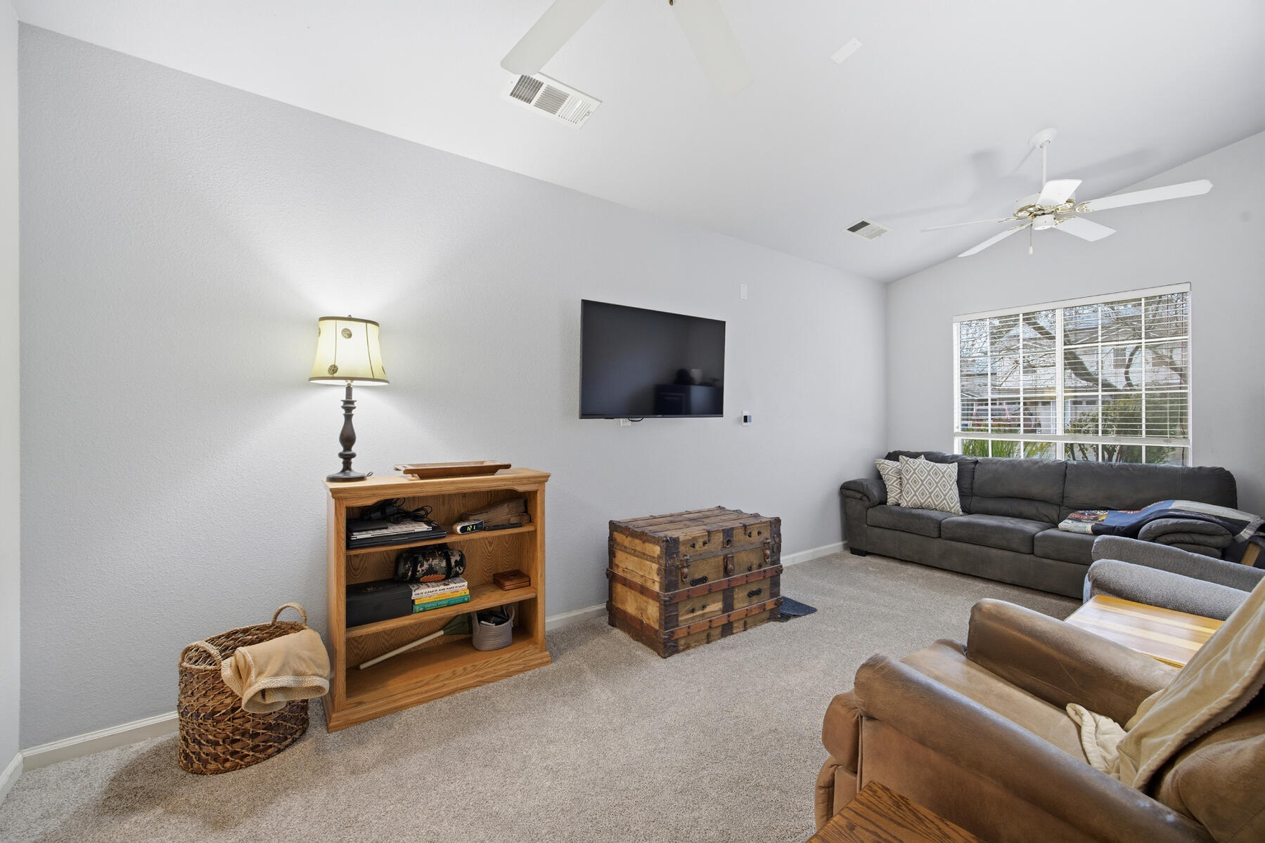 525 W Kimball Ave, Visalia, CA 93277