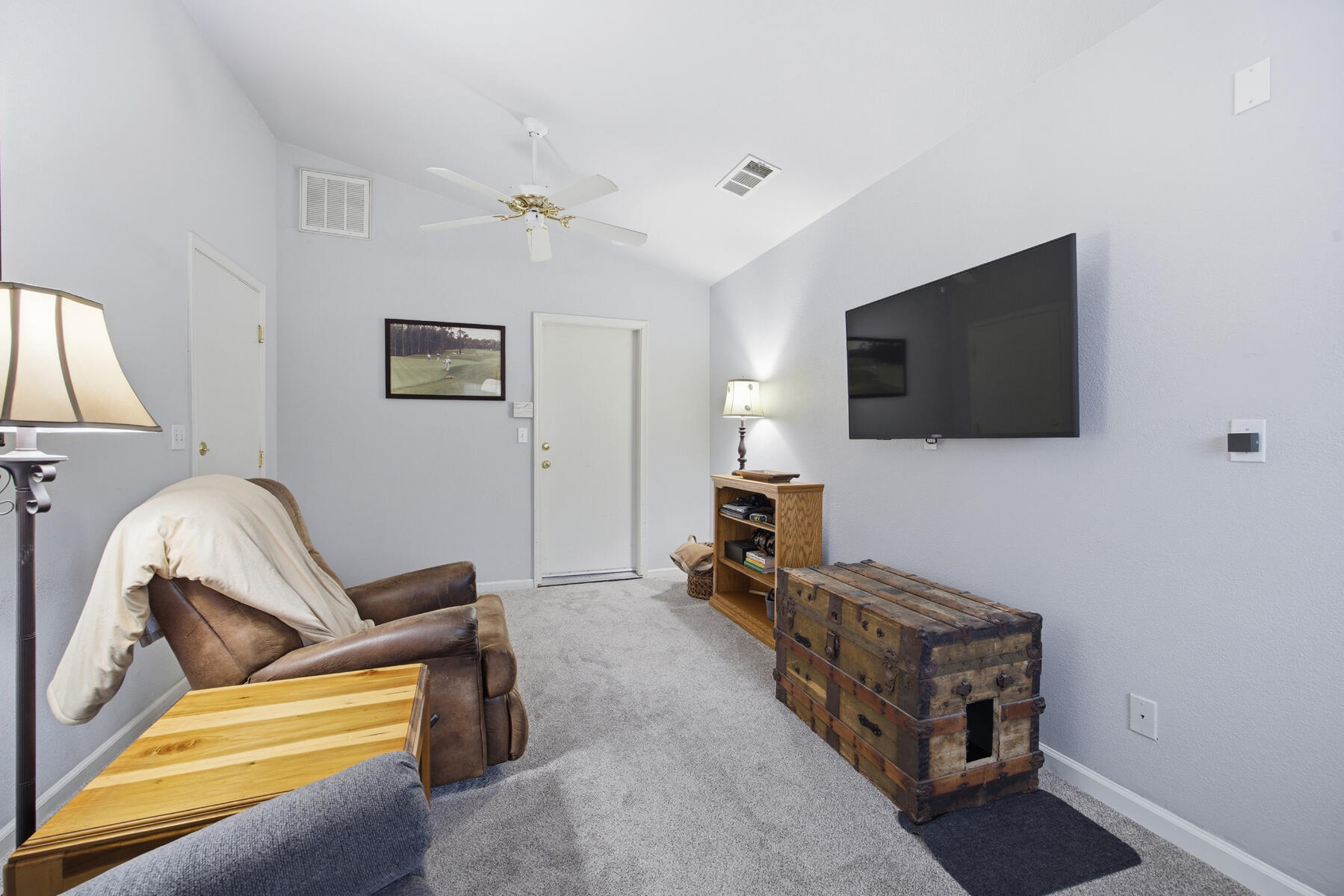 525 W Kimball Ave, Visalia, CA 93277