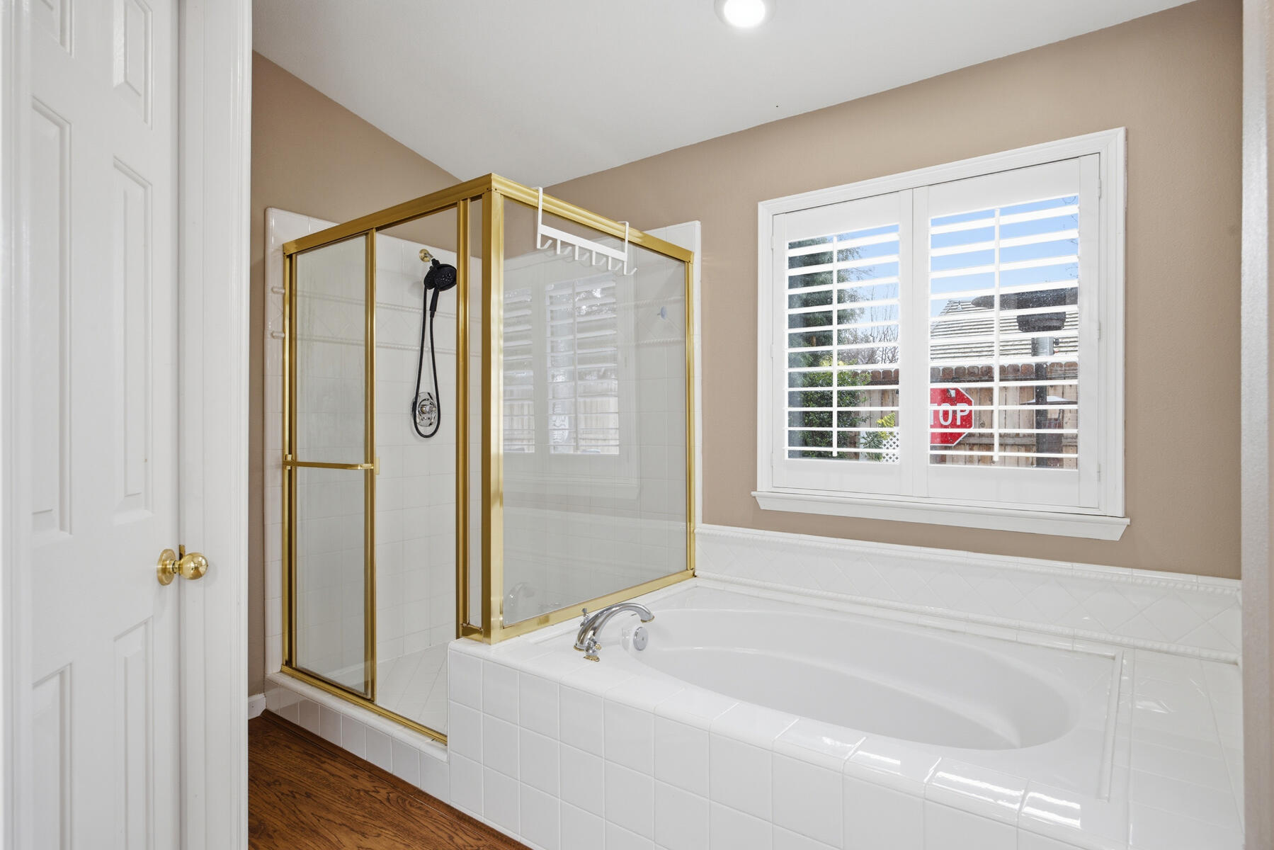 525 W Kimball Ave, Visalia, CA 93277