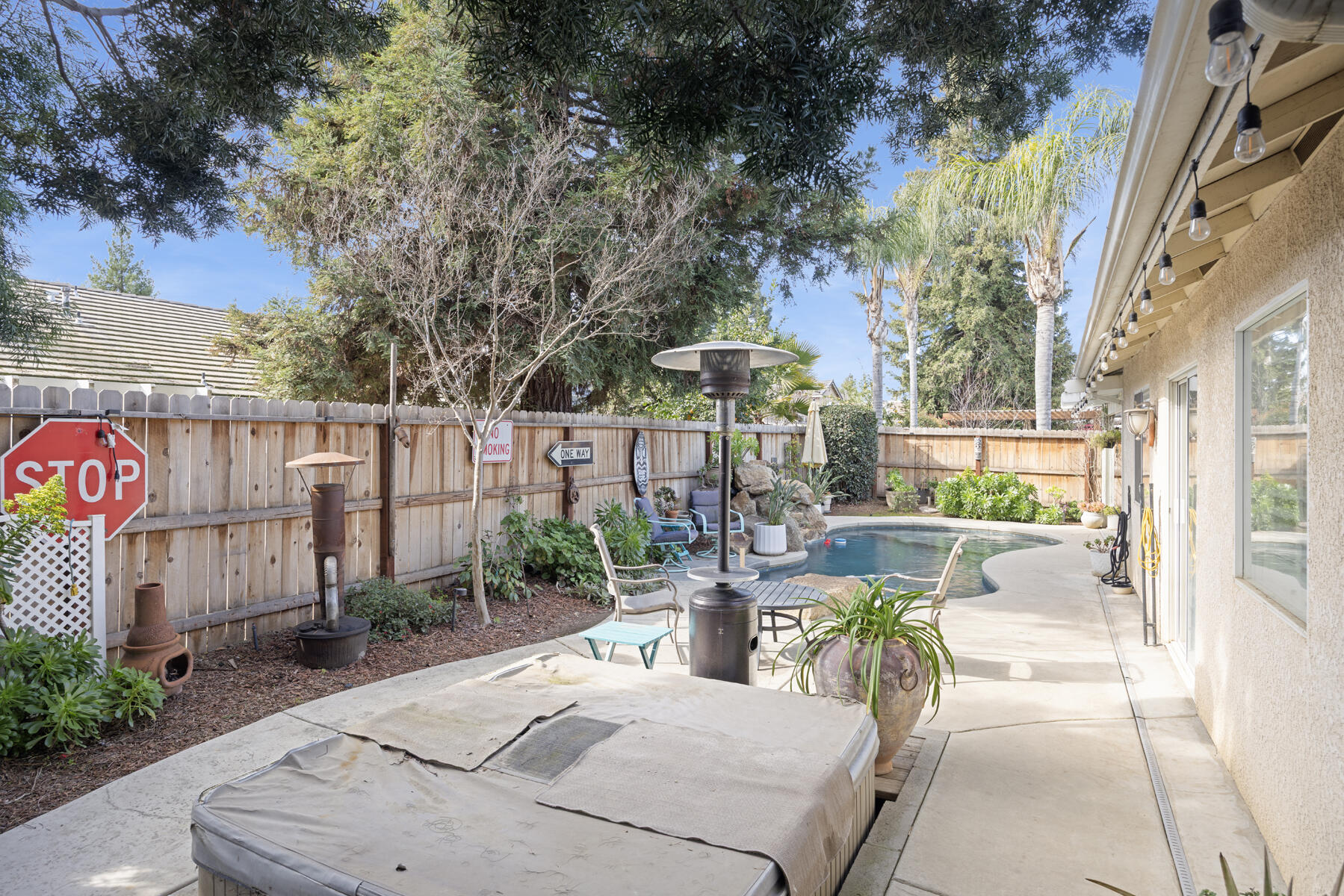 525 W Kimball Ave, Visalia, CA 93277