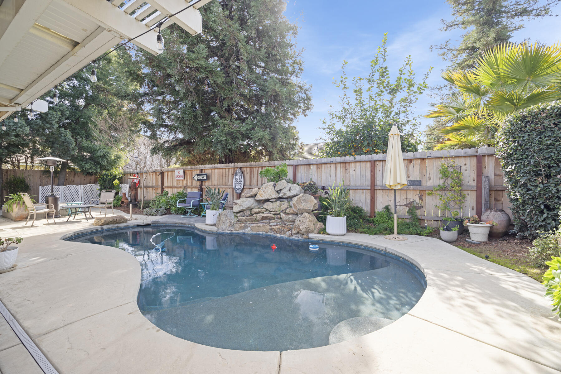 525 W Kimball Ave, Visalia, CA 93277