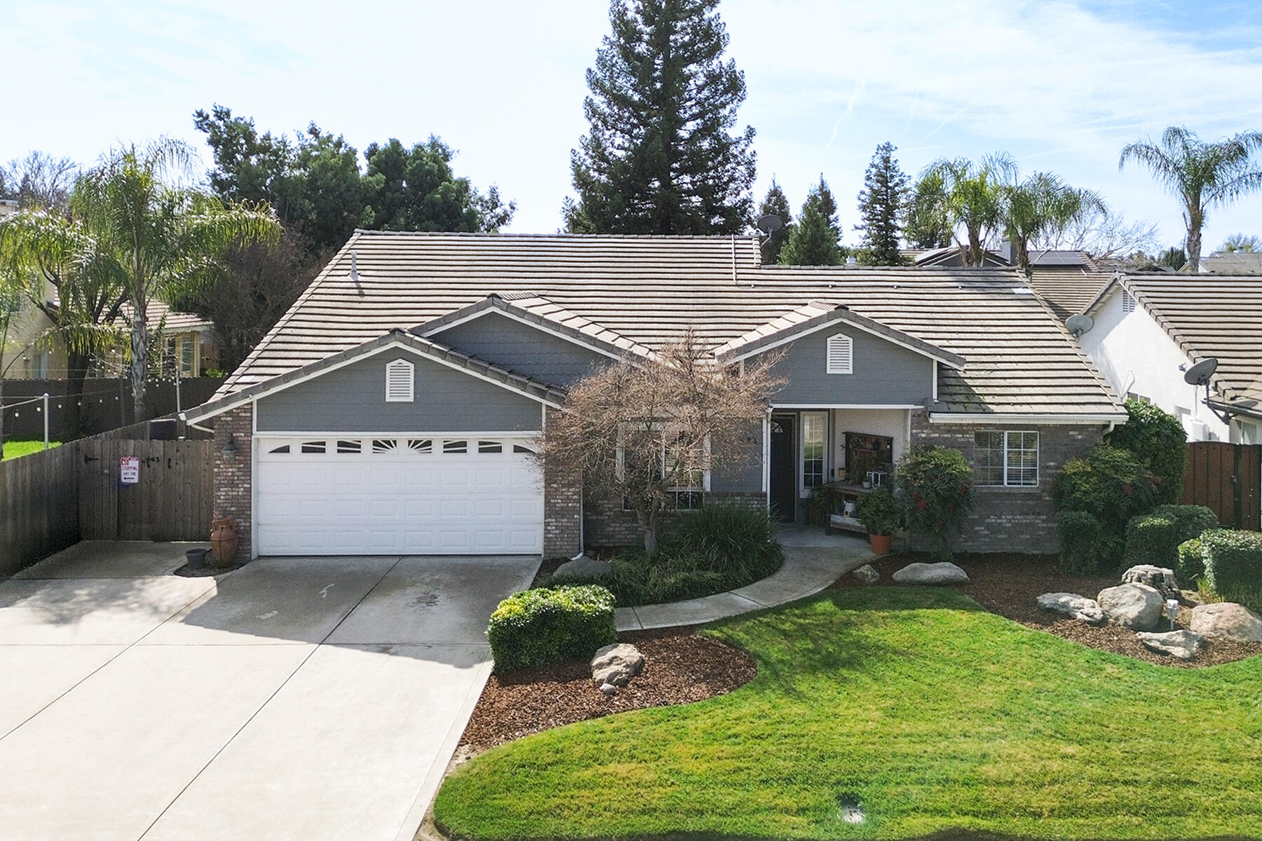 525 W Kimball Ave, Visalia, CA 93277