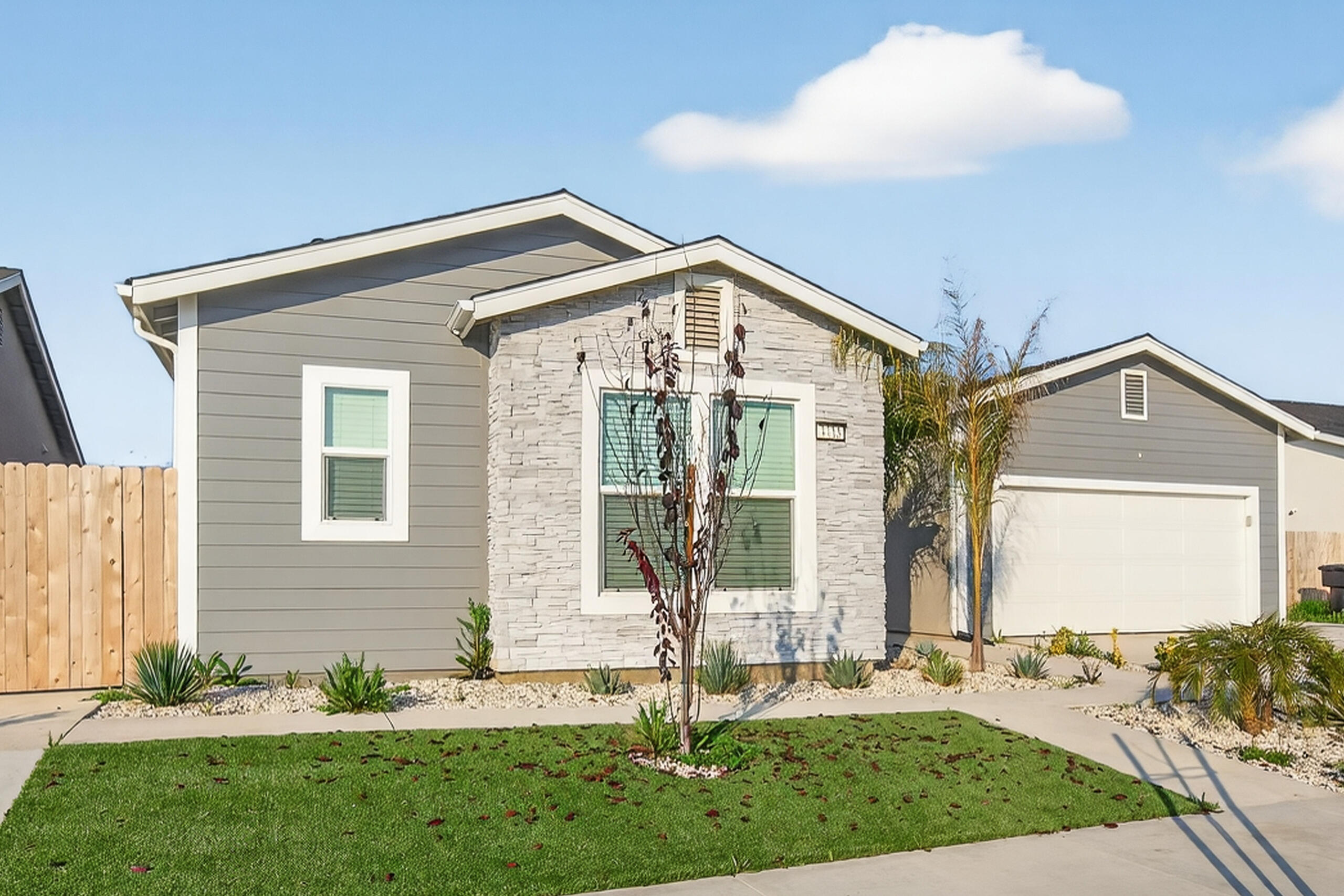 3735 N N Santa Fe St, Visalia, CA 93292