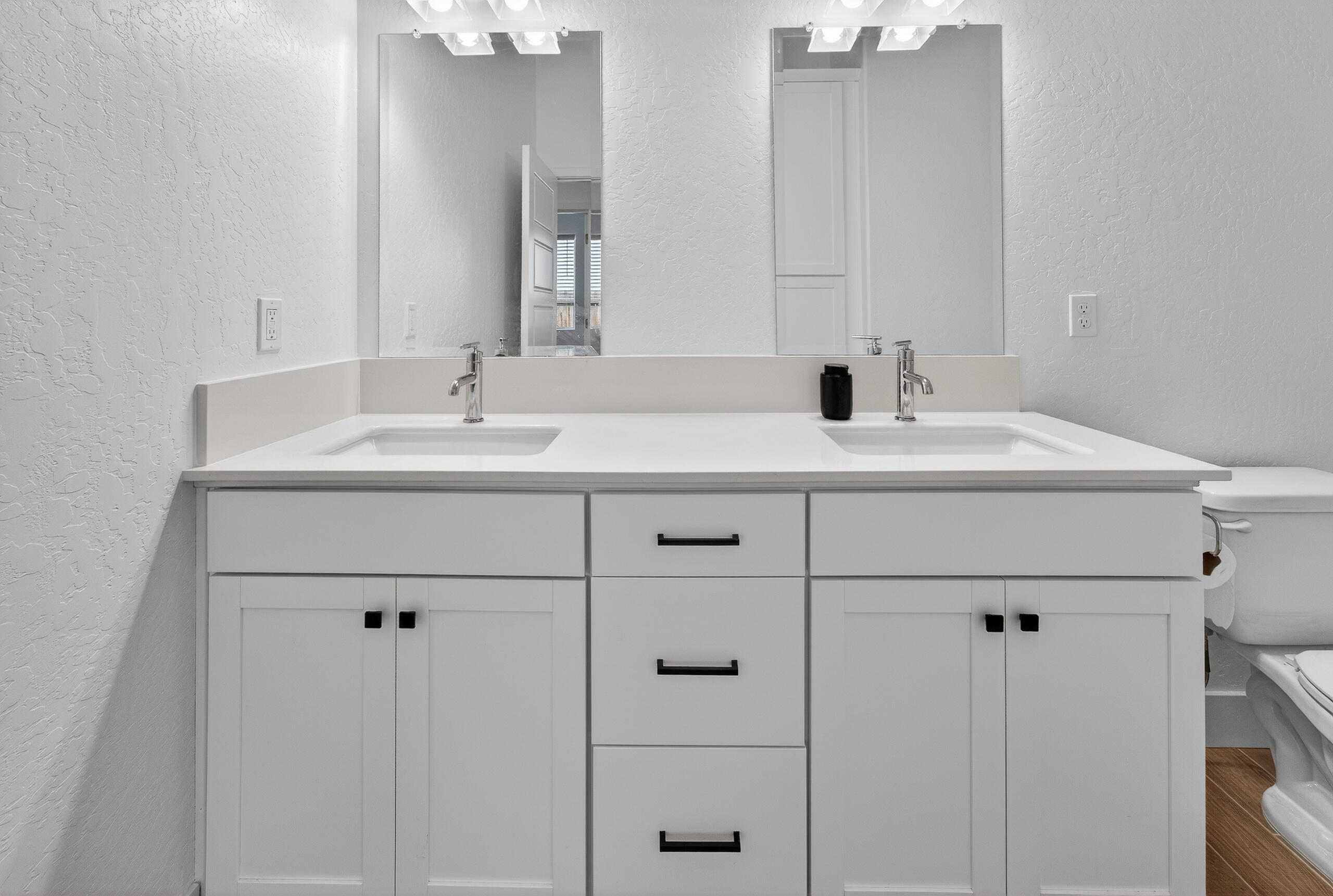 3735 N N Santa Fe St, Visalia, CA 93292