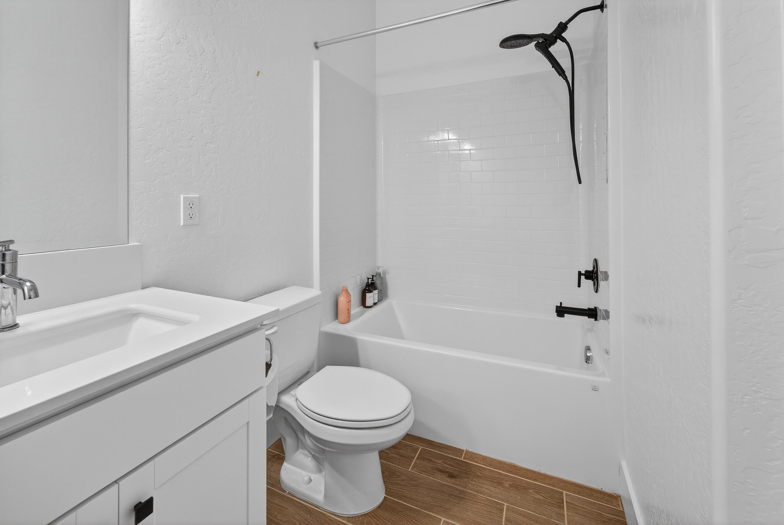 3735 N N Santa Fe St, Visalia, CA 93292