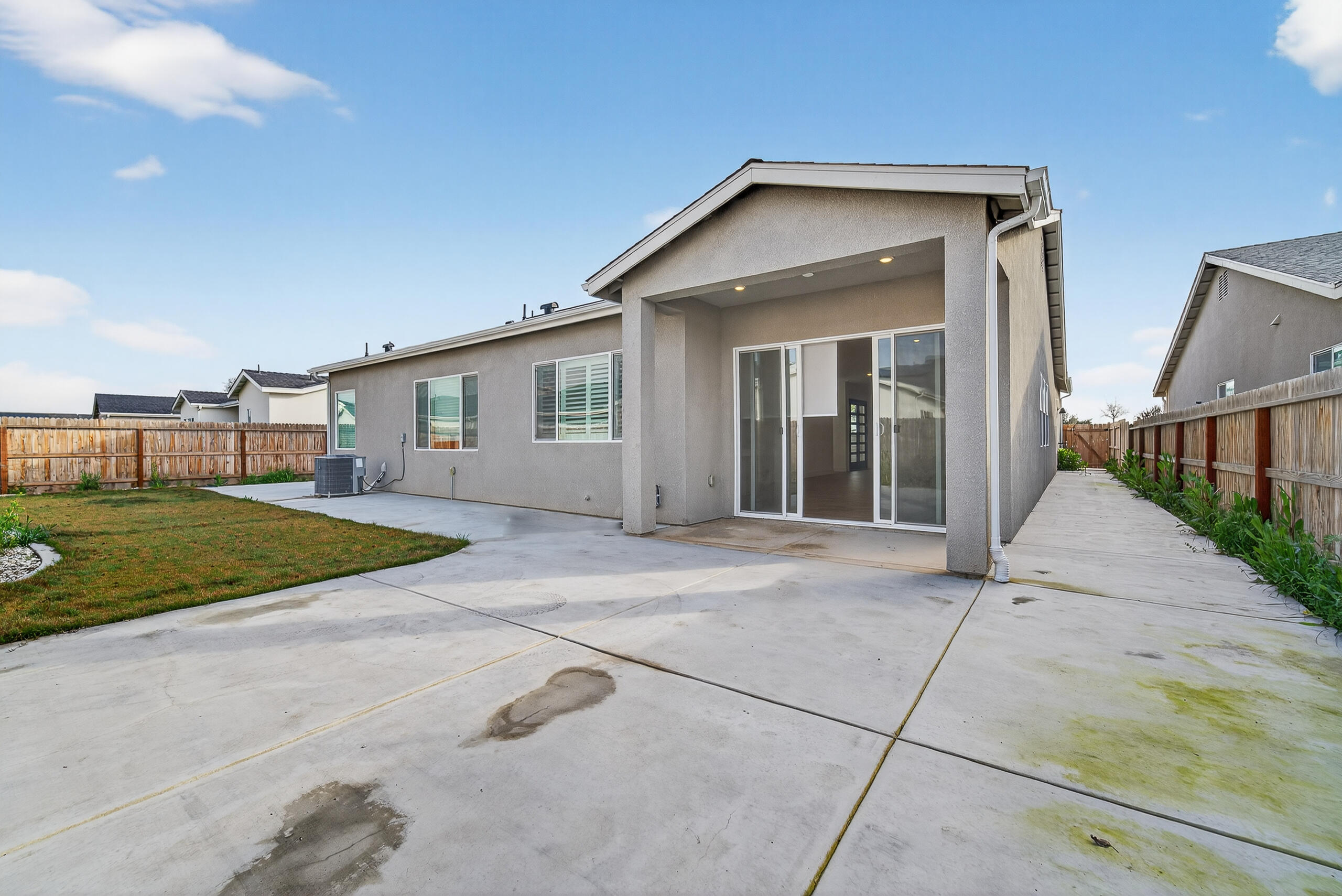 3735 N N Santa Fe St, Visalia, CA 93292