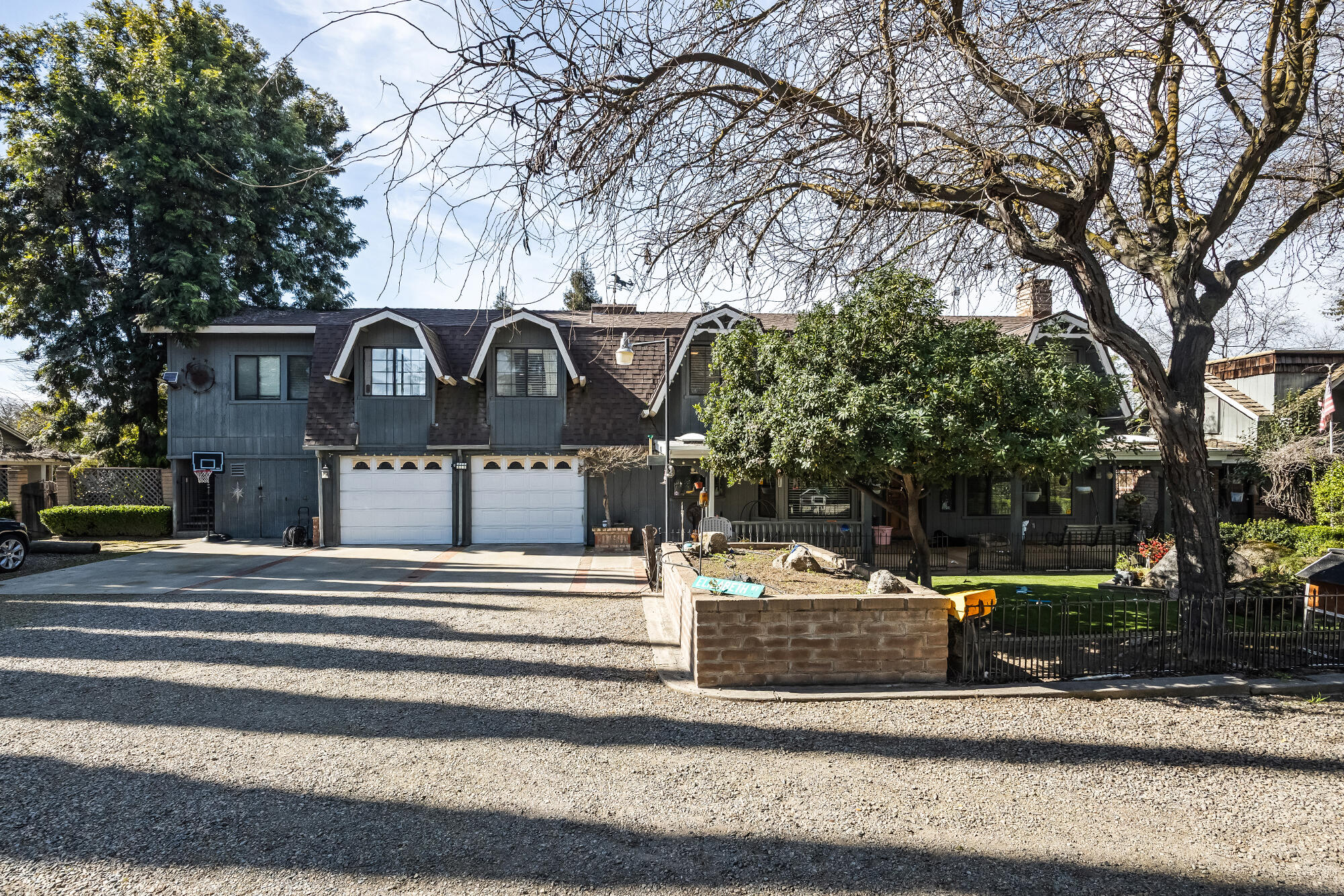 1138 Riverway Dr, Visalia, CA 93291