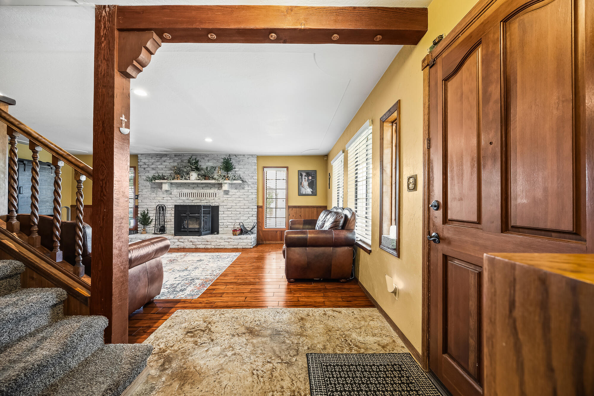 1138 Riverway Dr, Visalia, CA 93291