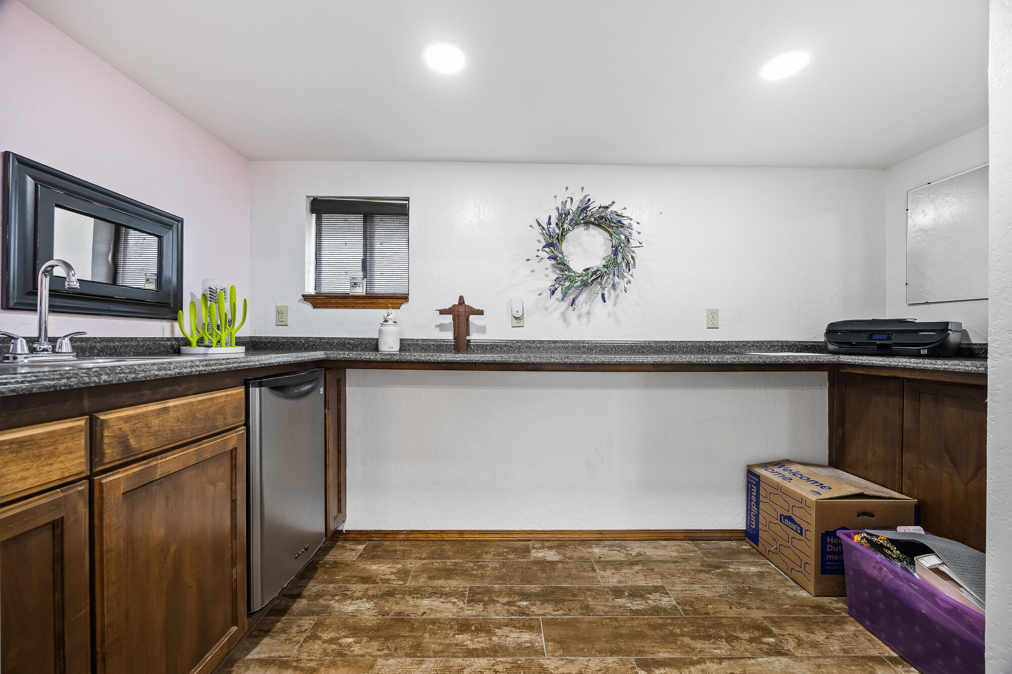 1138 Riverway Dr, Visalia, CA 93291