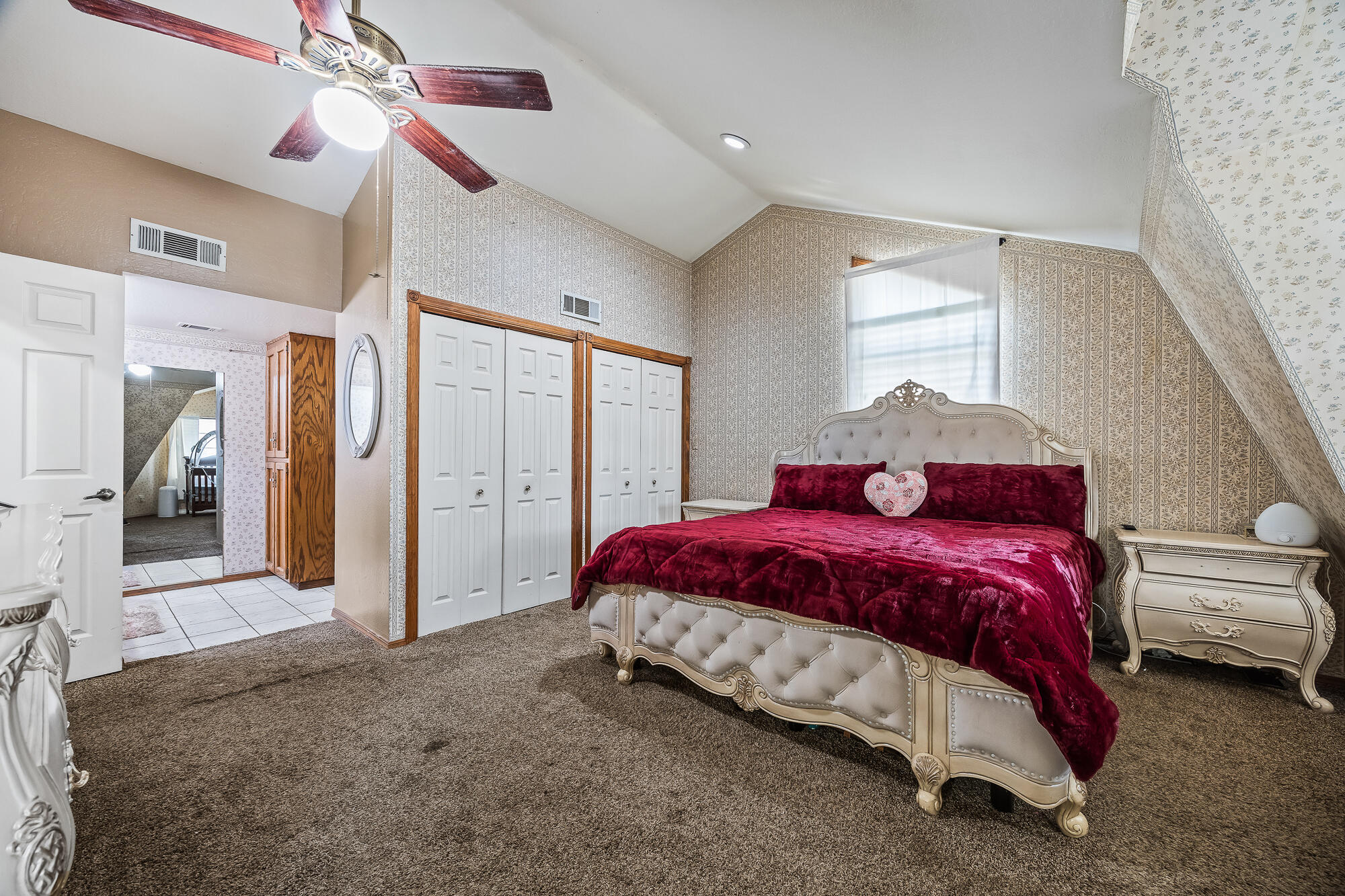 1138 Riverway Dr, Visalia, CA 93291