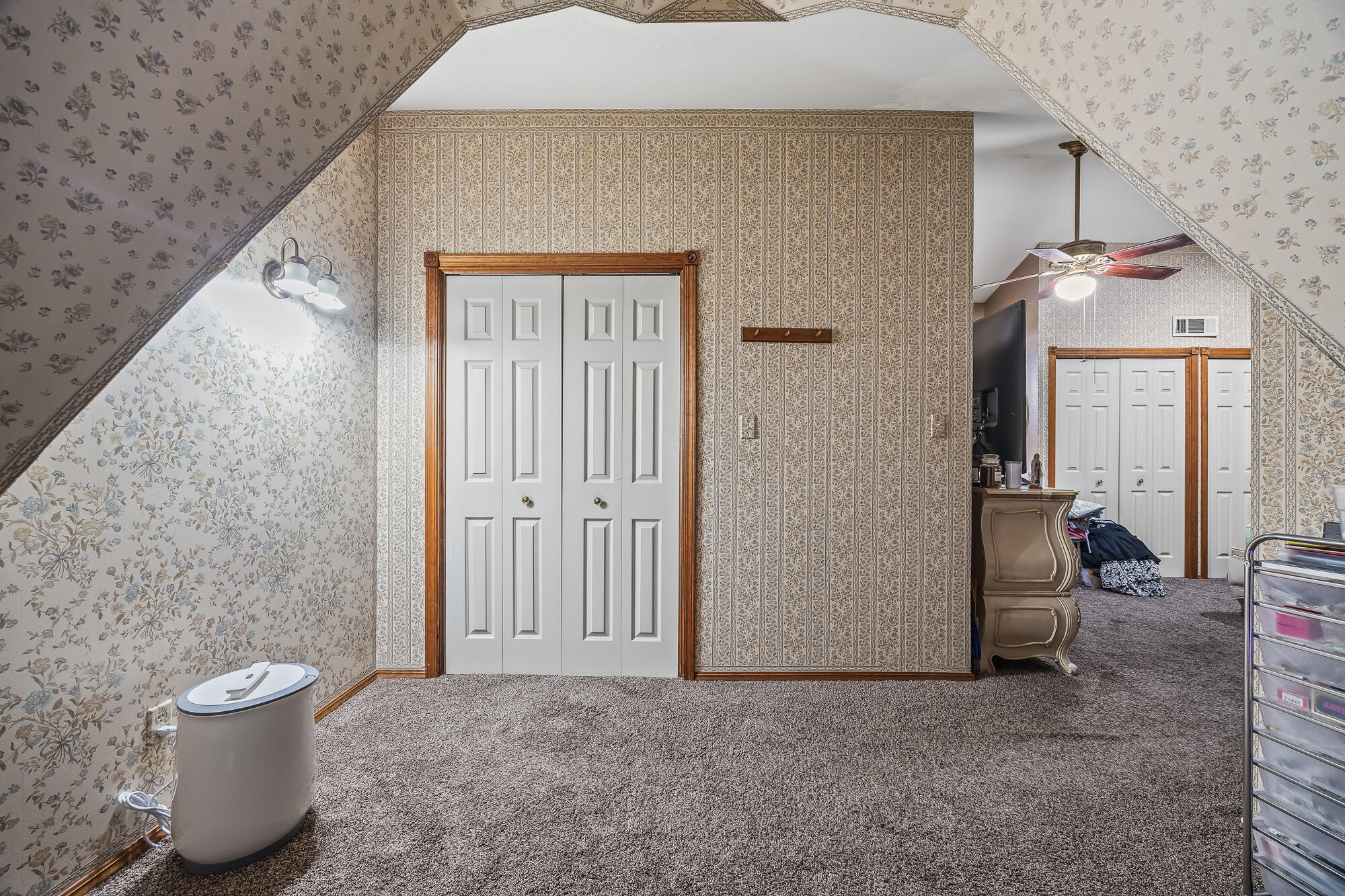 1138 Riverway Dr, Visalia, CA 93291