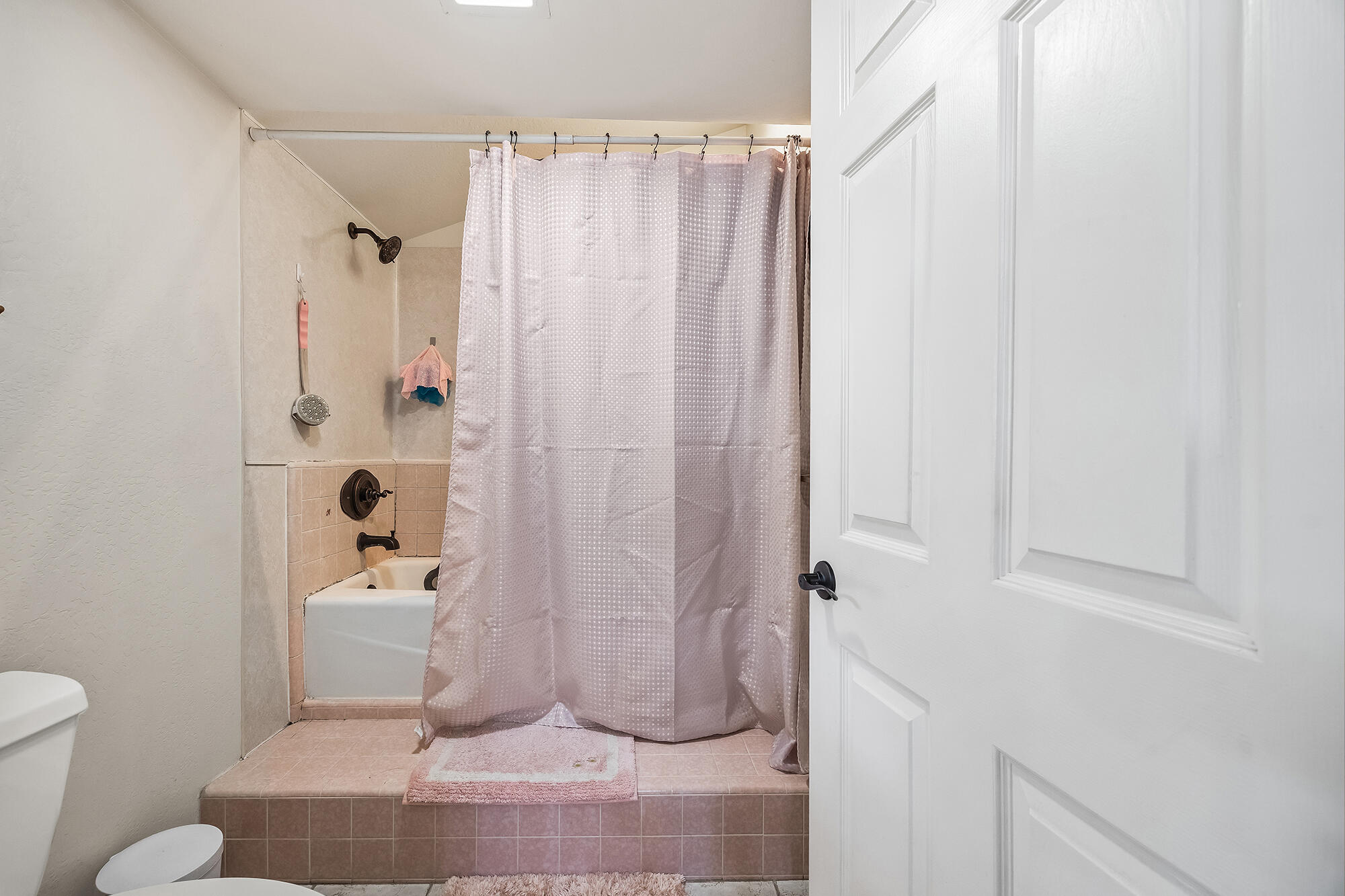 1138 Riverway Dr, Visalia, CA 93291