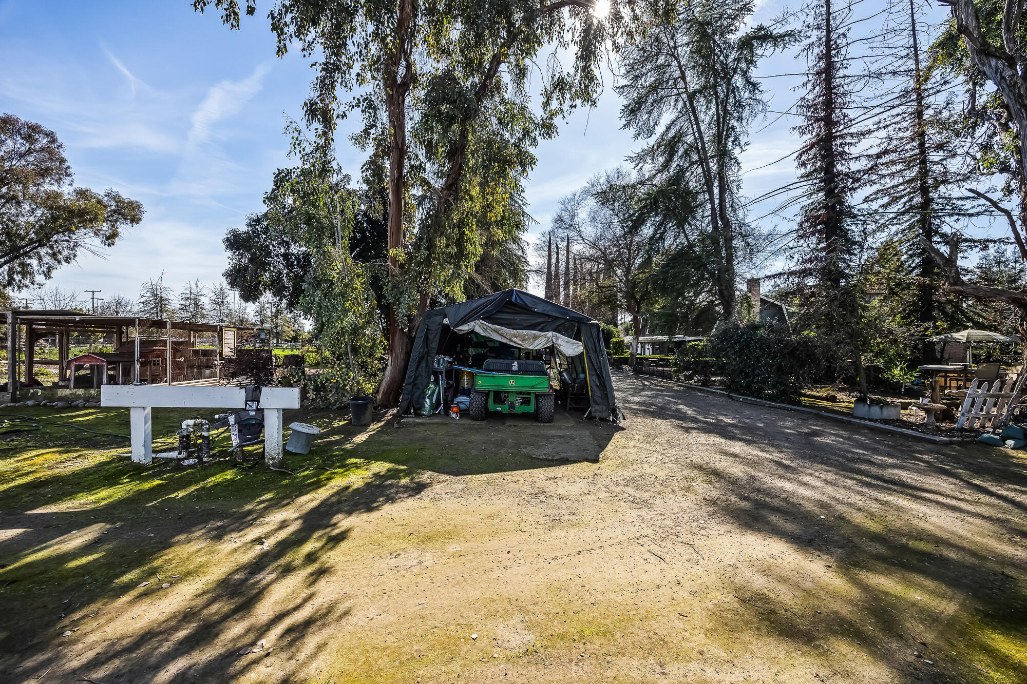 1138 Riverway Dr, Visalia, CA 93291