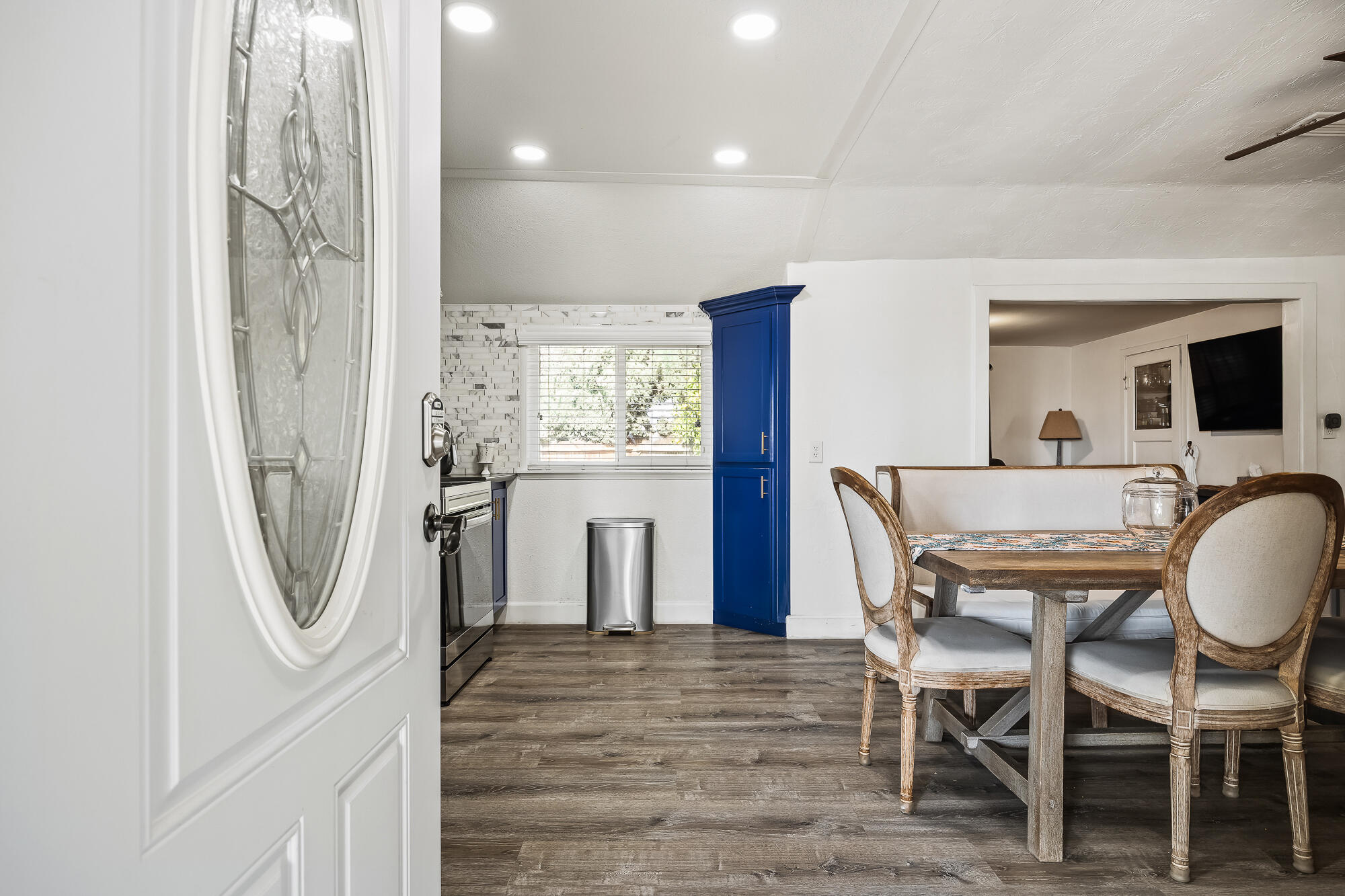 1138 Riverway Dr, Visalia, CA 93291