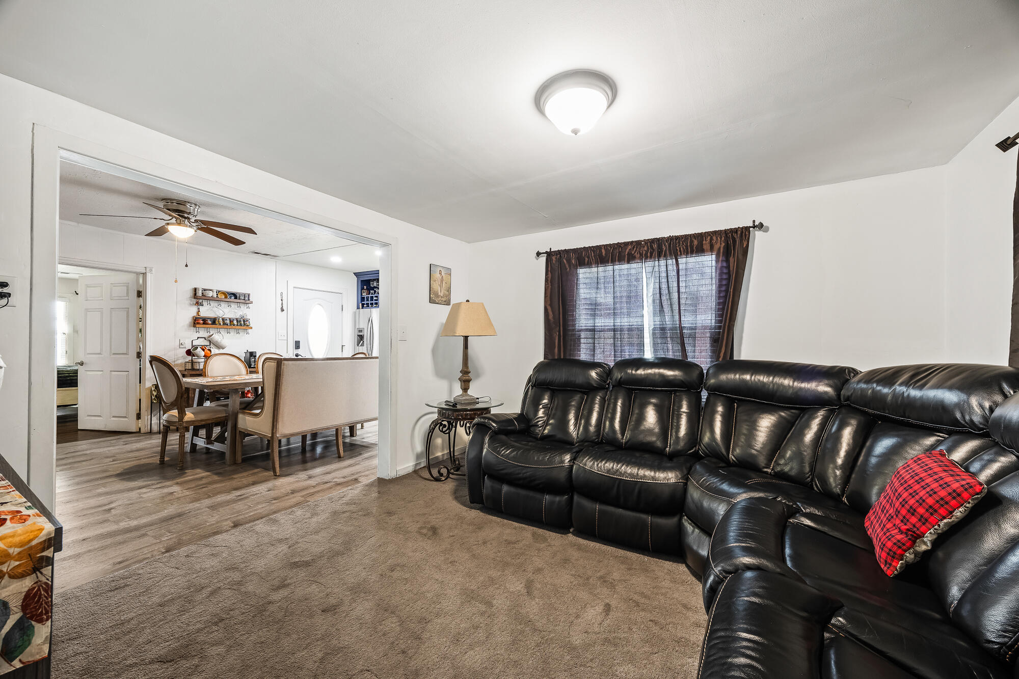 1138 Riverway Dr, Visalia, CA 93291