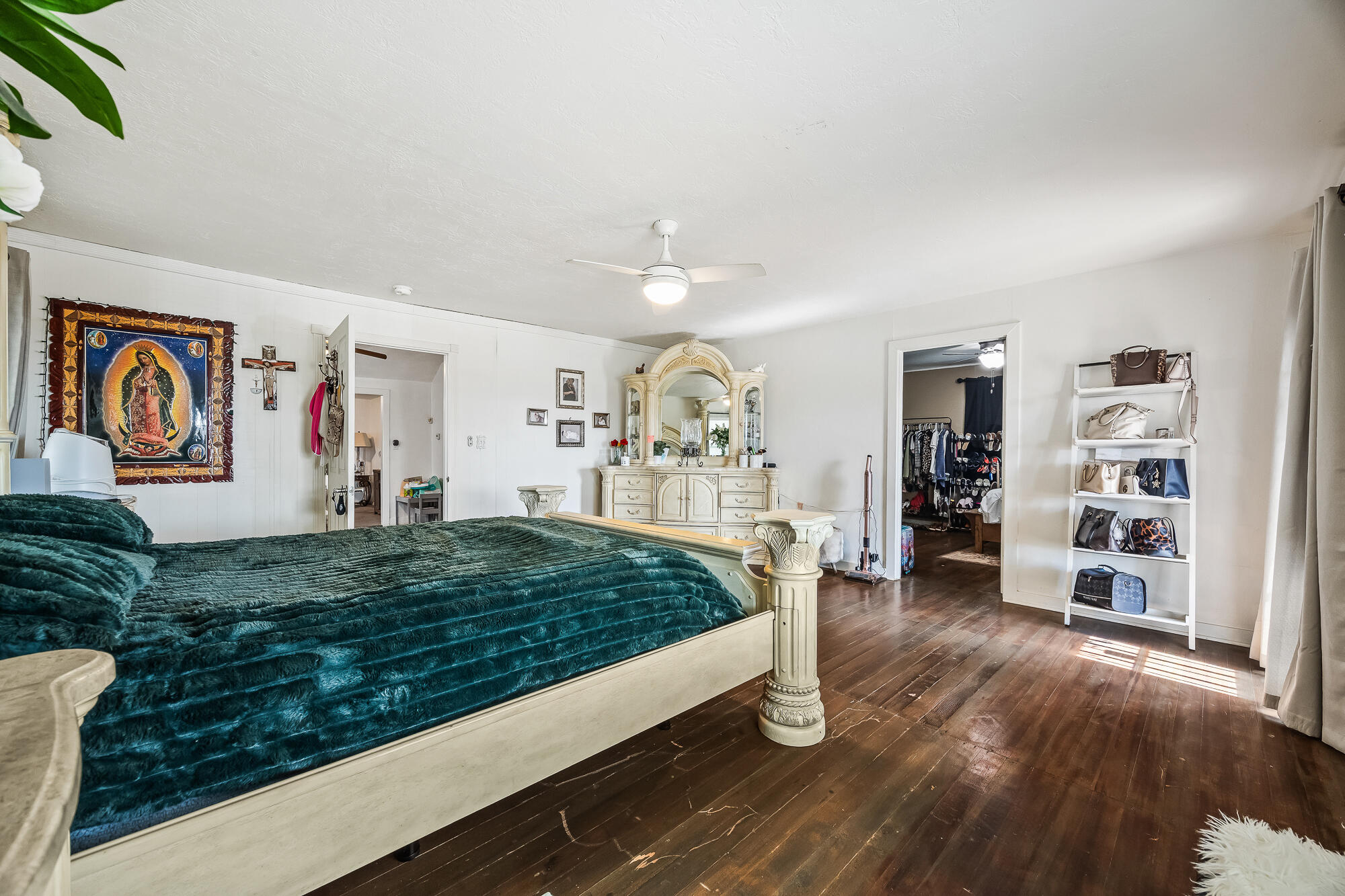 1138 Riverway Dr, Visalia, CA 93291