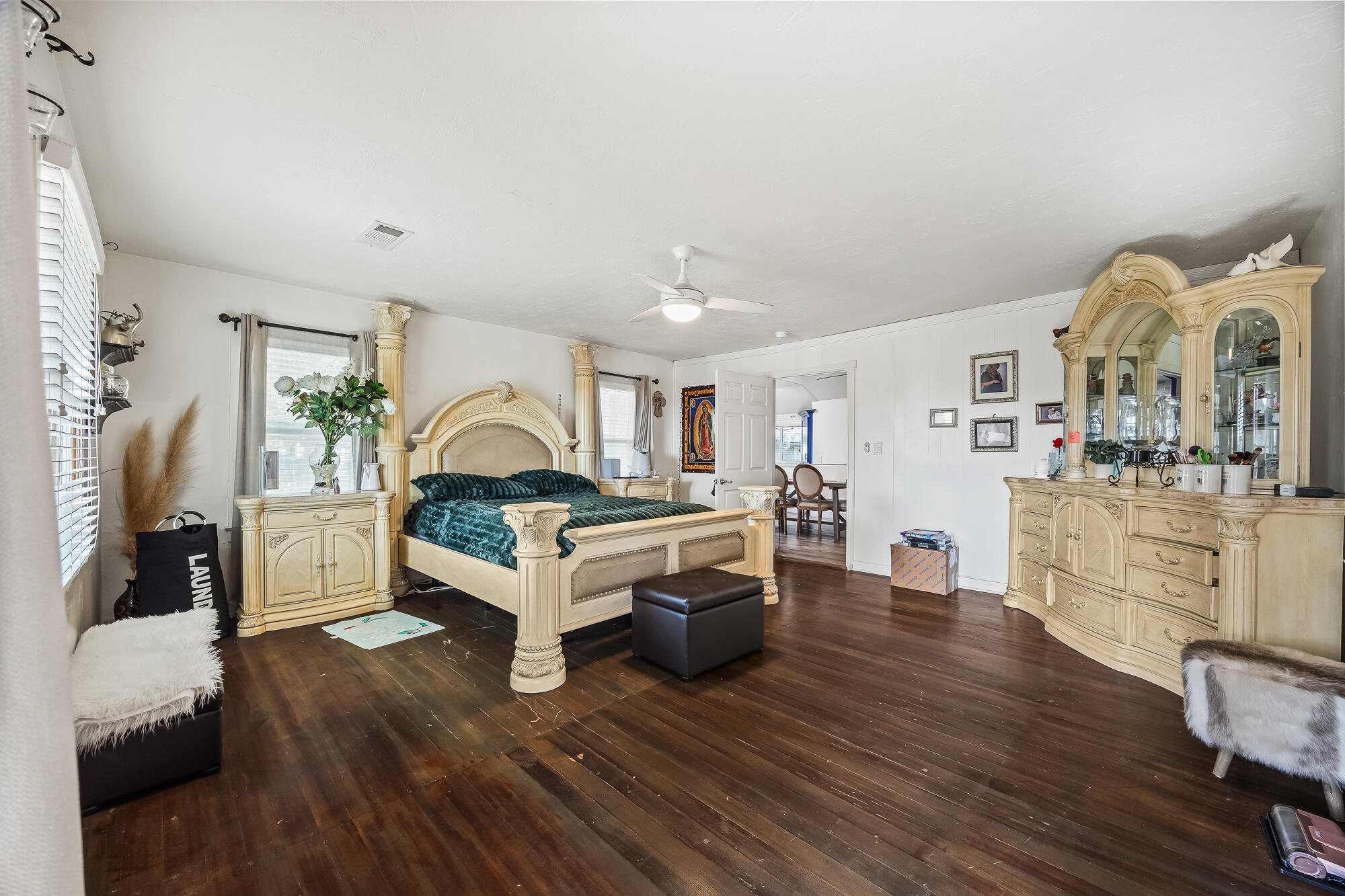 1138 Riverway Dr, Visalia, CA 93291