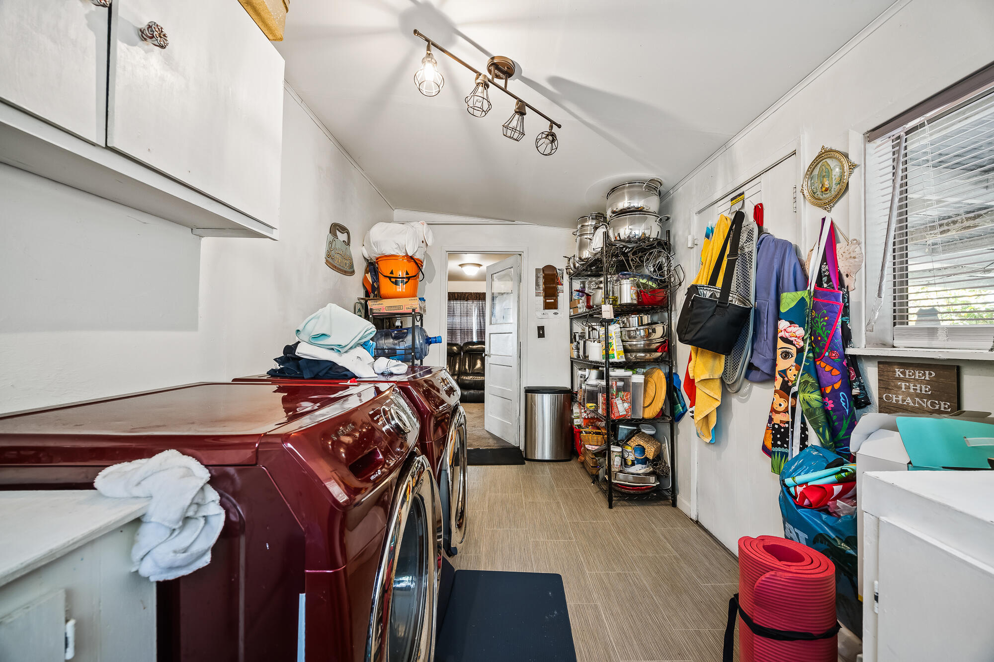 1138 Riverway Dr, Visalia, CA 93291