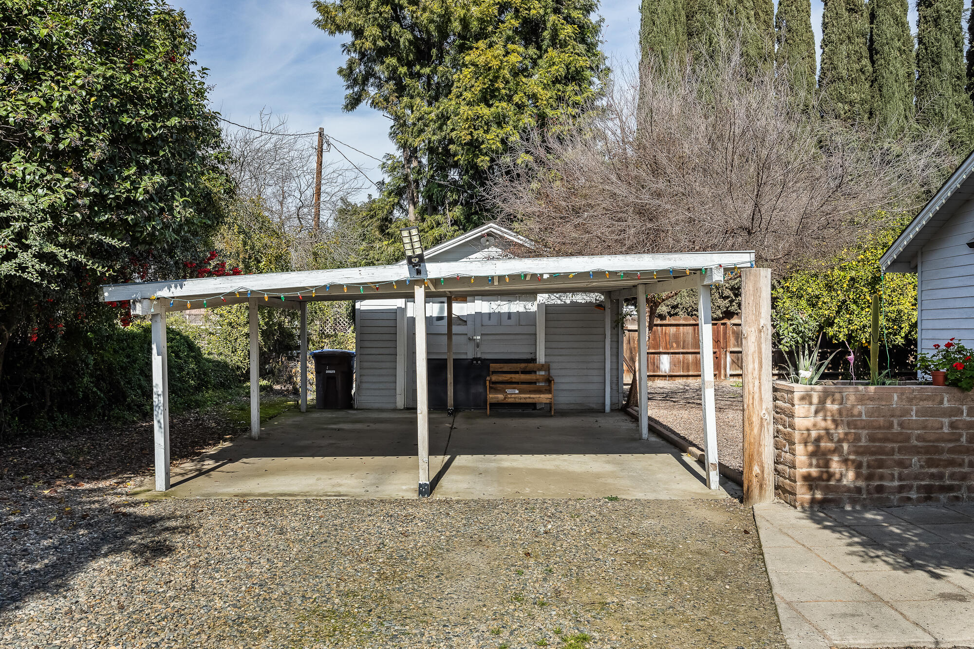 1138 Riverway Dr, Visalia, CA 93291