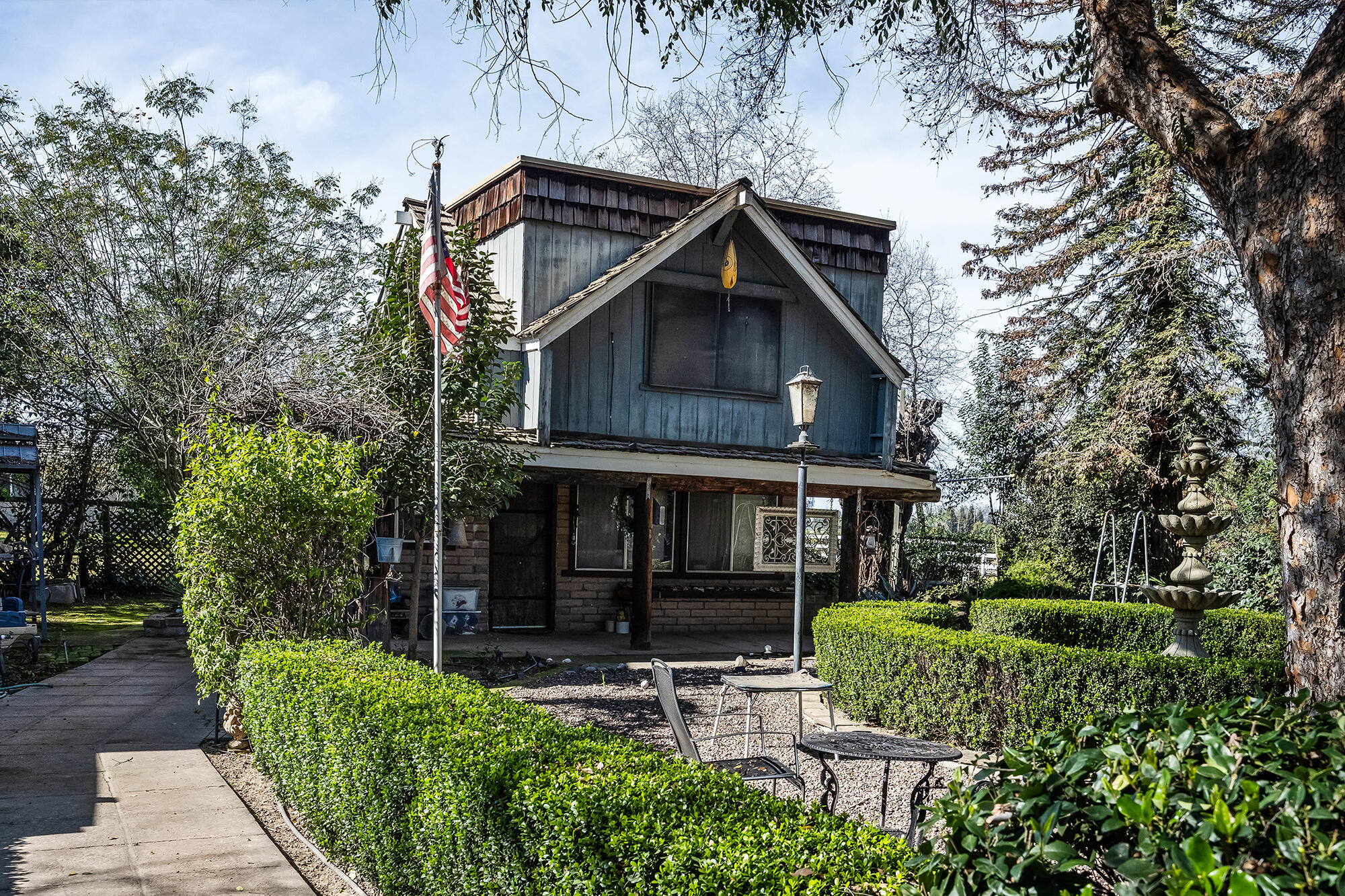 1138 Riverway Dr, Visalia, CA 93291