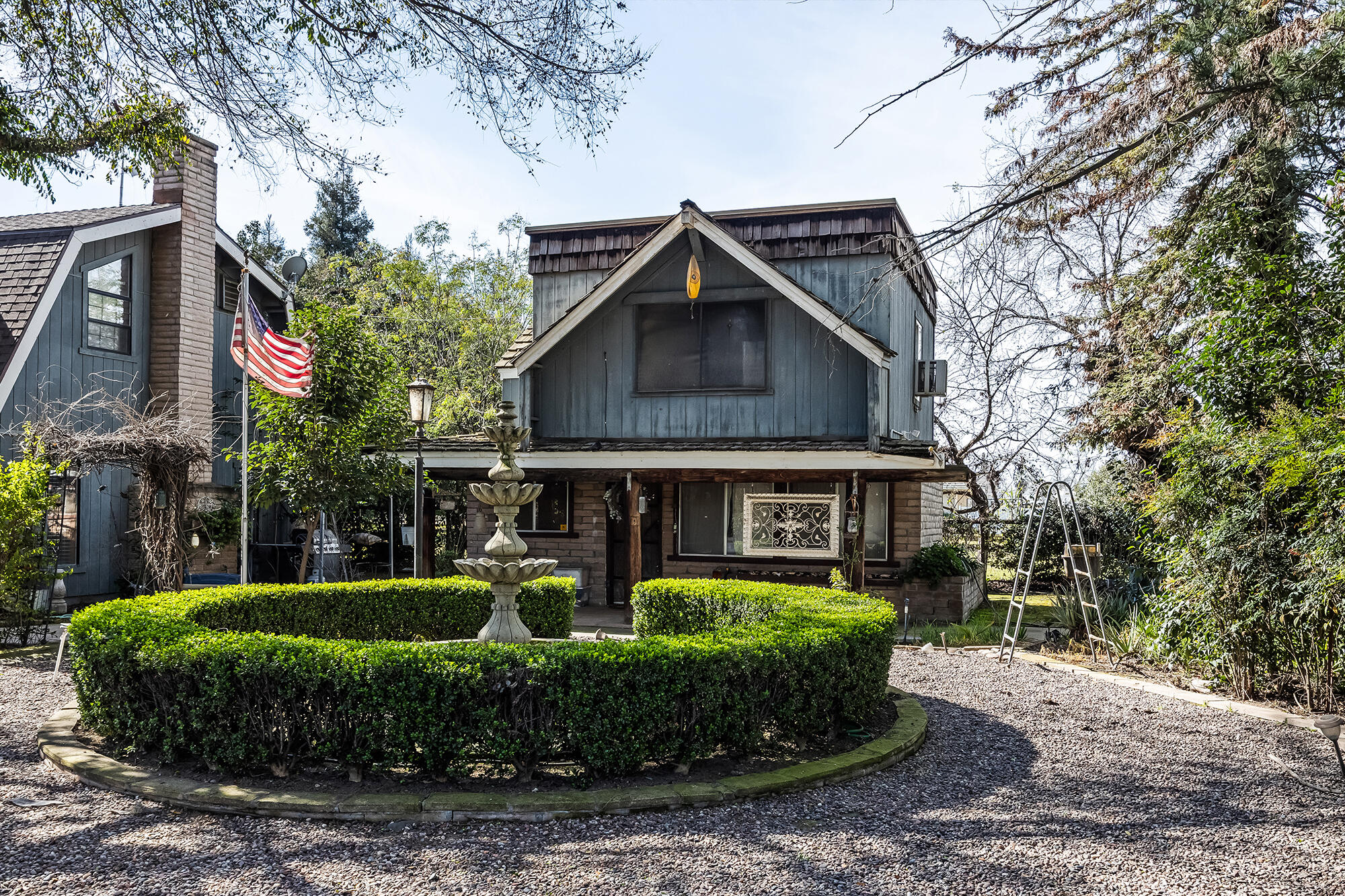 1138 Riverway Dr, Visalia, CA 93291