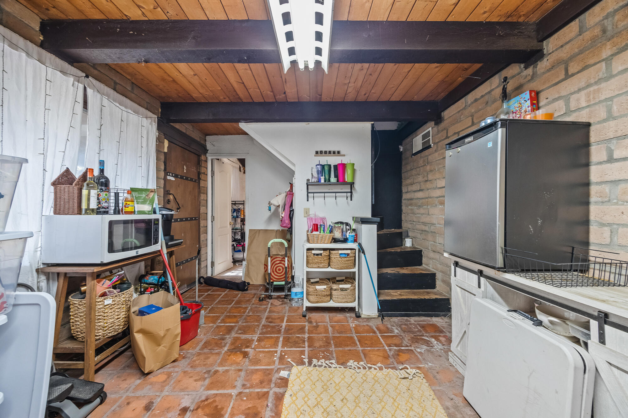 1138 Riverway Dr, Visalia, CA 93291