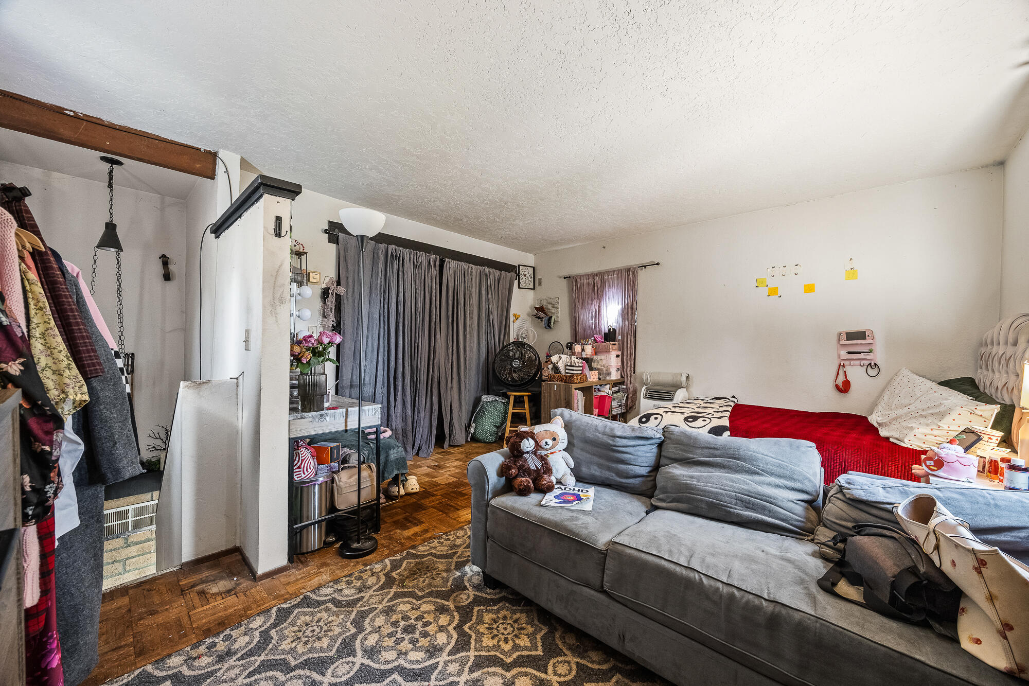 1138 Riverway Dr, Visalia, CA 93291