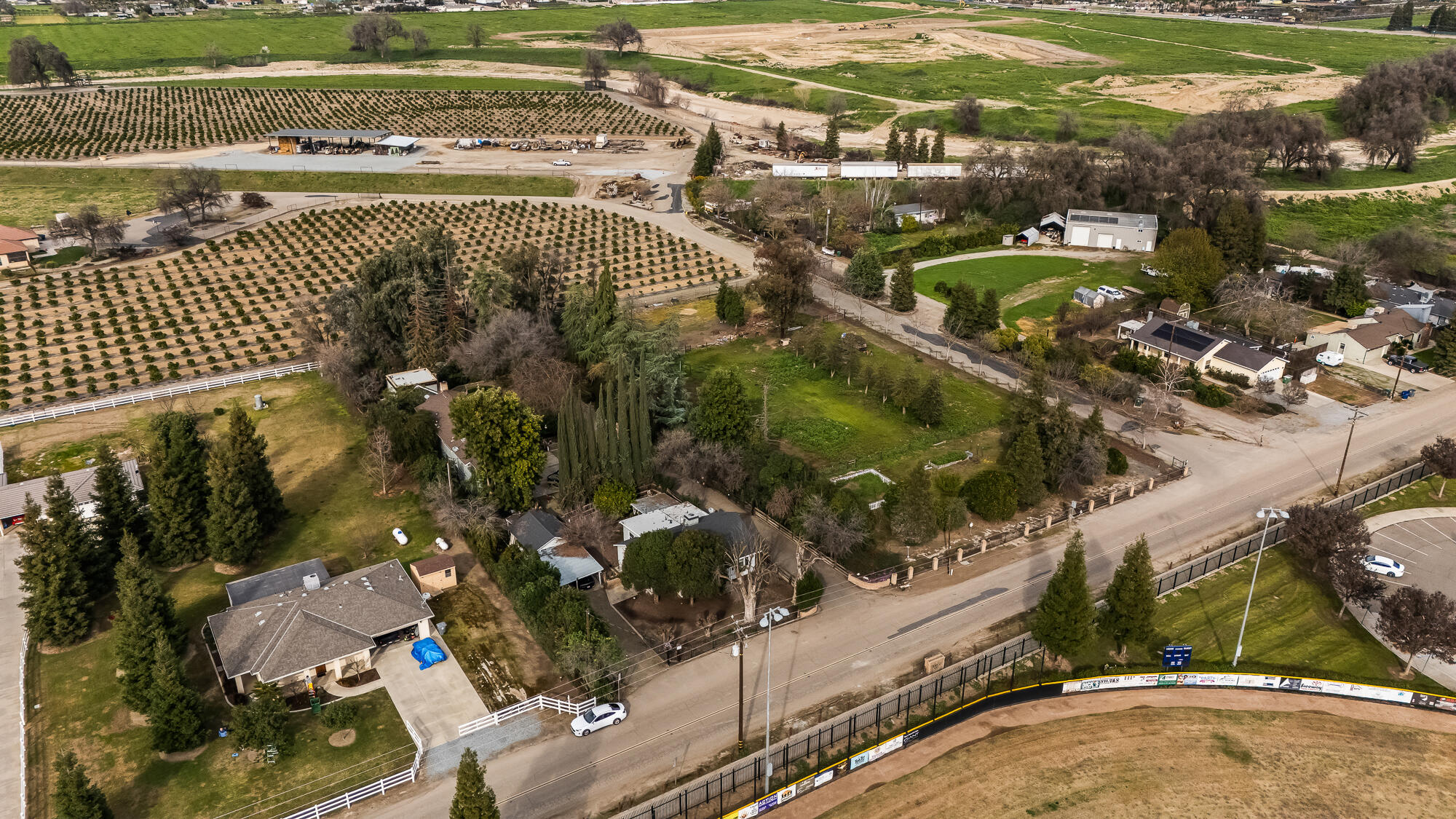 1138 Riverway Dr, Visalia, CA 93291