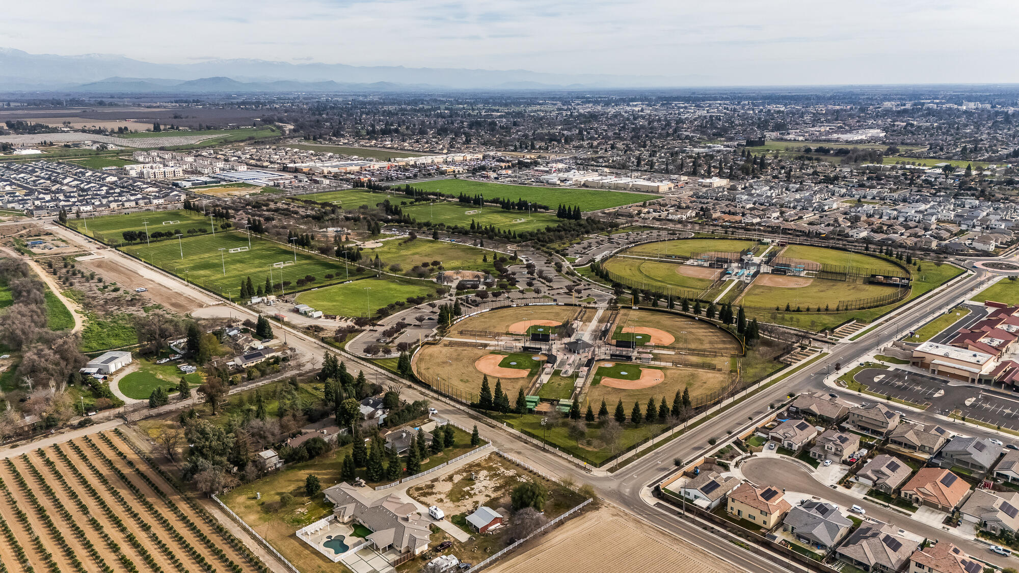 1138 Riverway Dr, Visalia, CA 93291