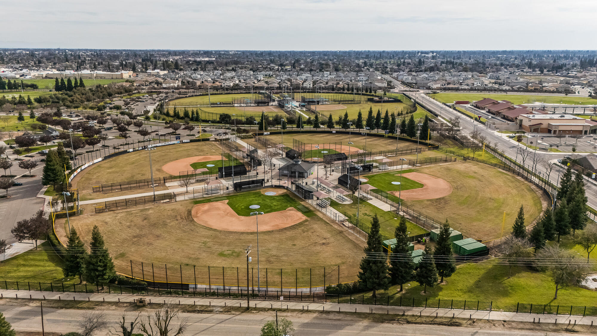 1138 Riverway Dr, Visalia, CA 93291