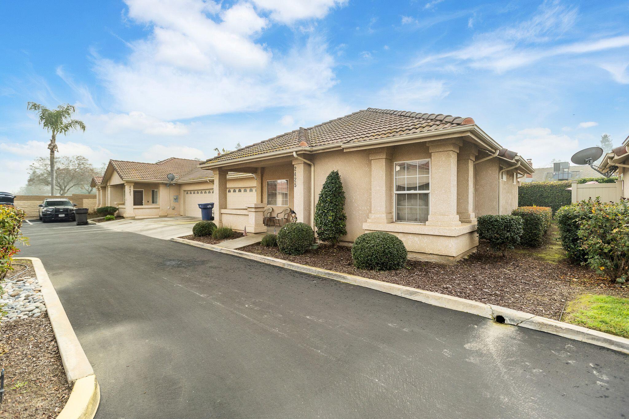 2425 Capitol Ct, Tulare, CA 93274
