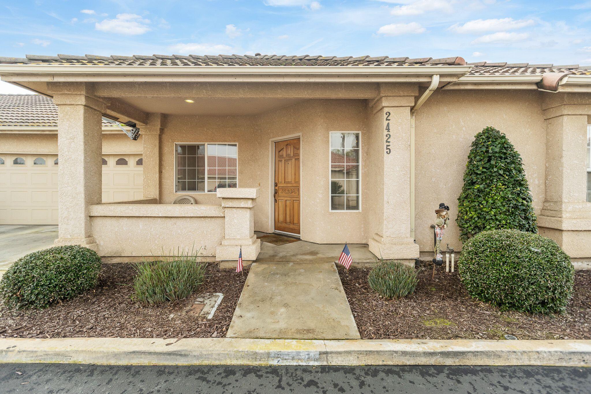 2425 Capitol Ct, Tulare, CA 93274