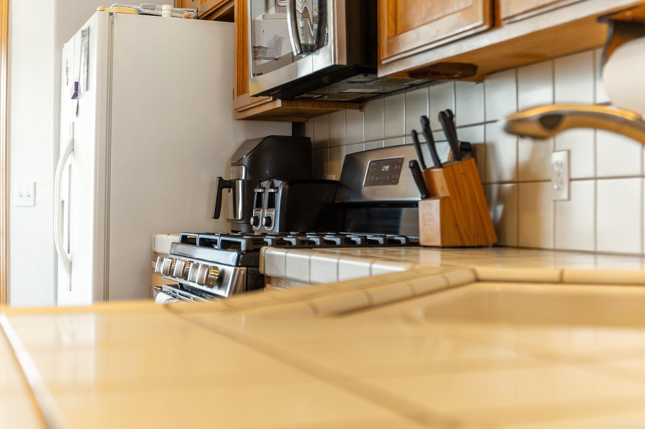 2425 Capitol Ct, Tulare, CA 93274