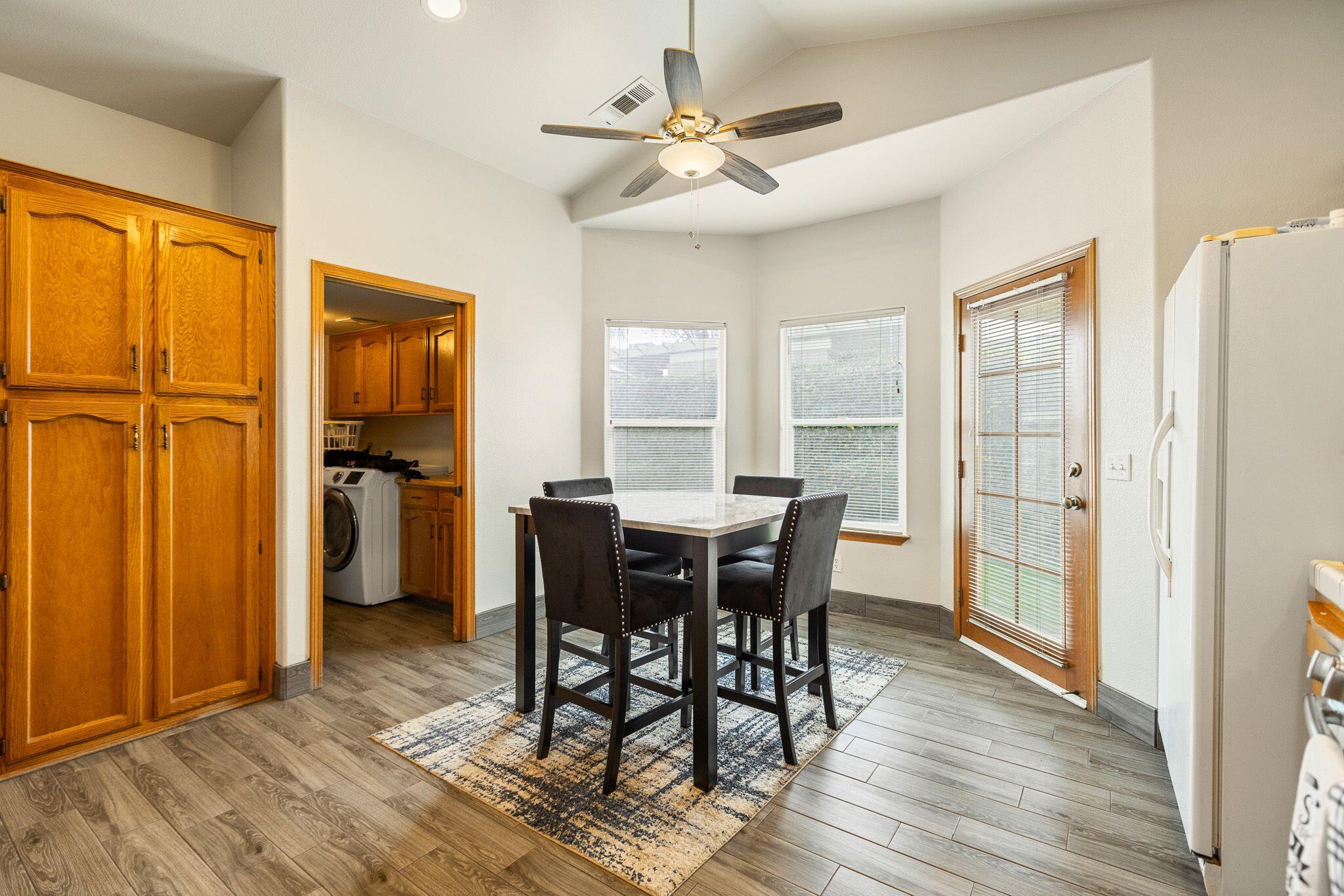 2425 Capitol Ct, Tulare, CA 93274