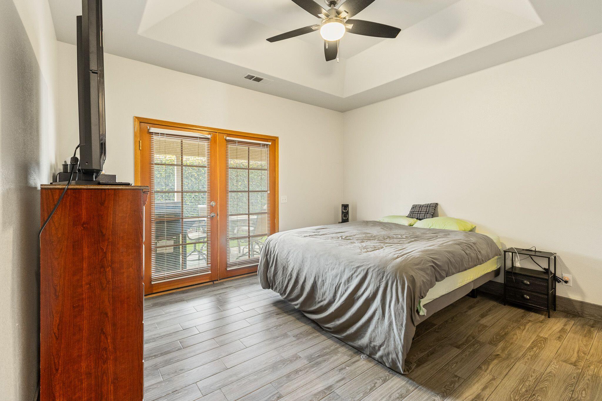 2425 Capitol Ct, Tulare, CA 93274