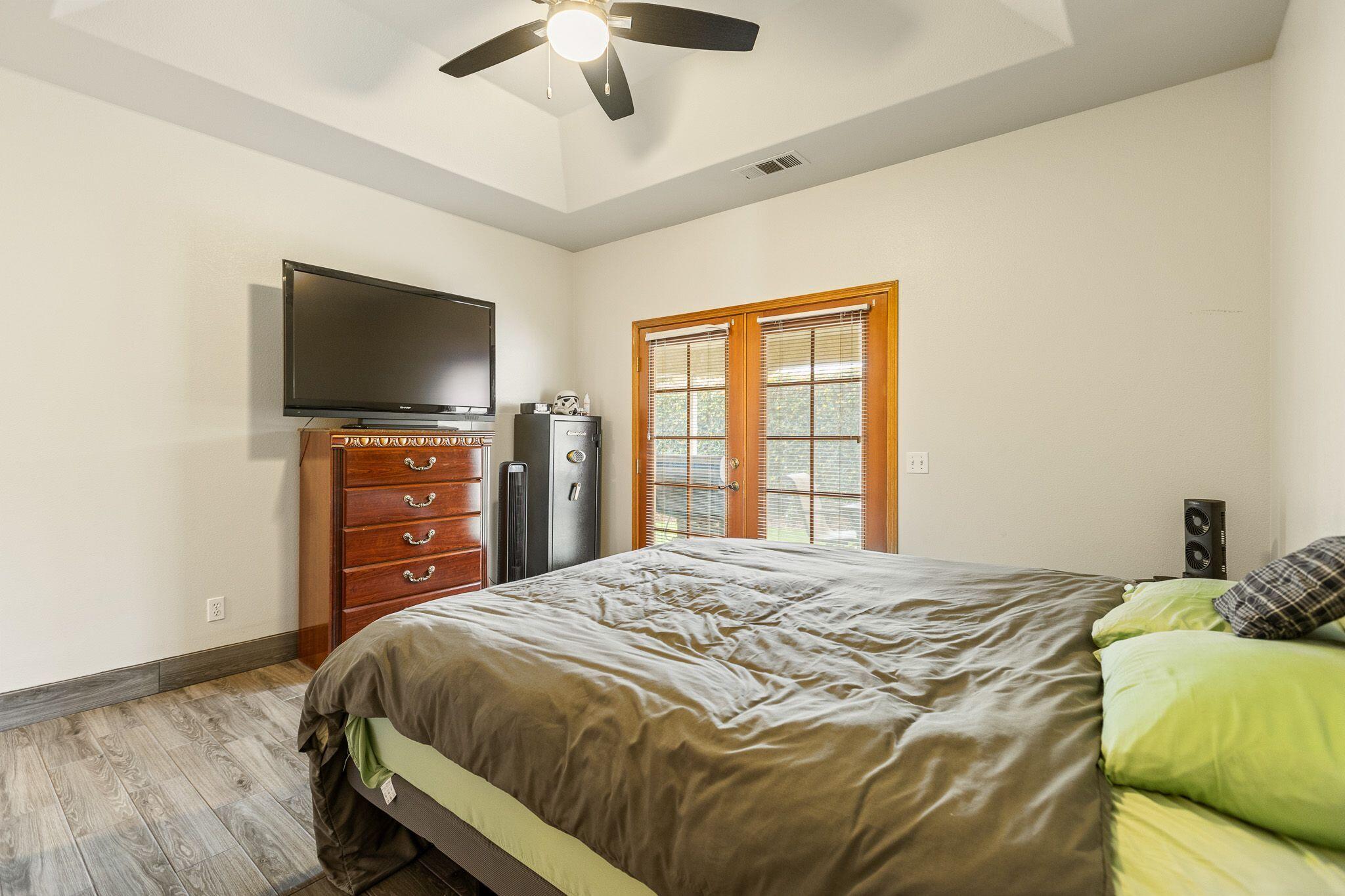 2425 Capitol Ct, Tulare, CA 93274