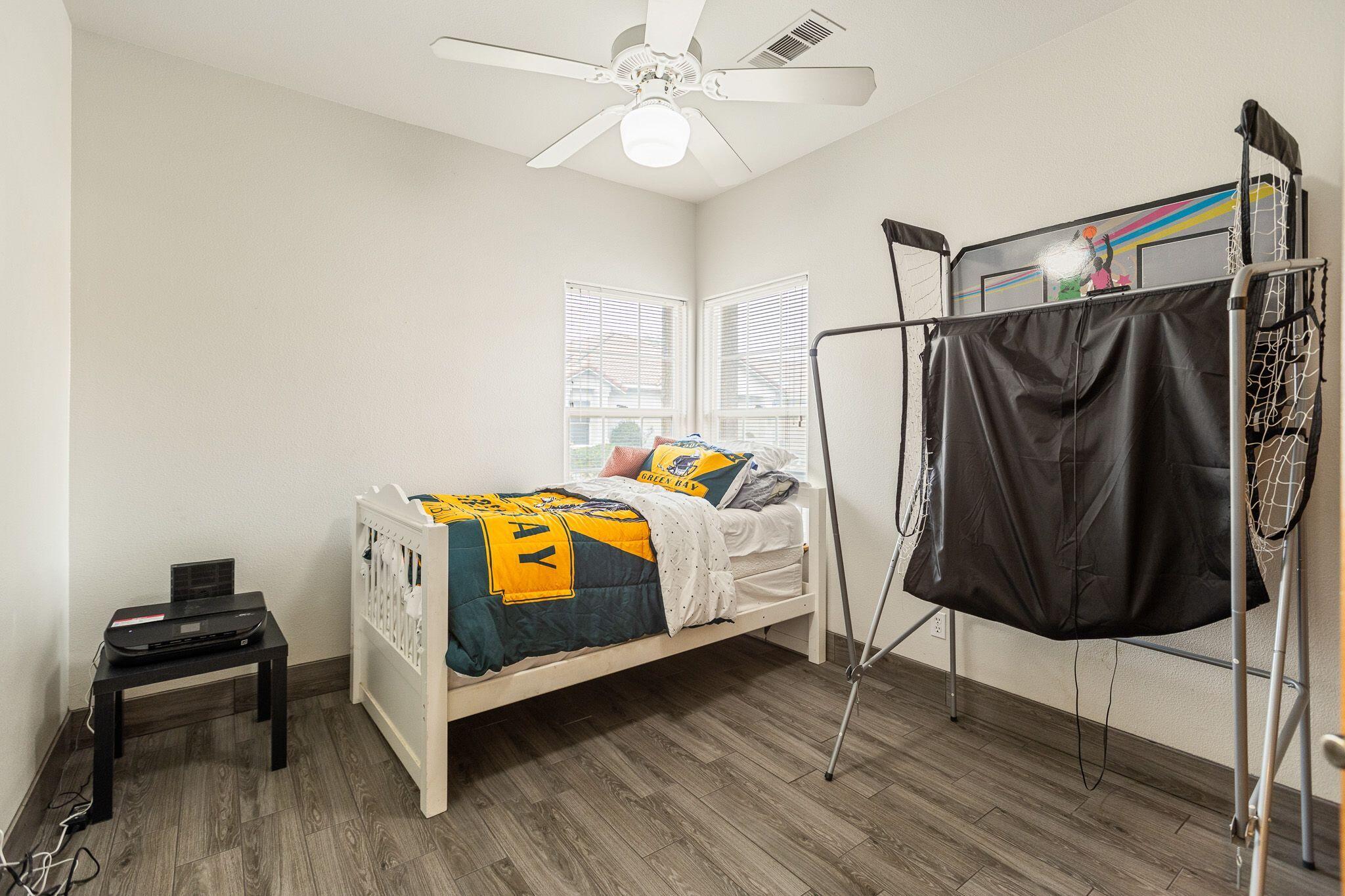 2425 Capitol Ct, Tulare, CA 93274