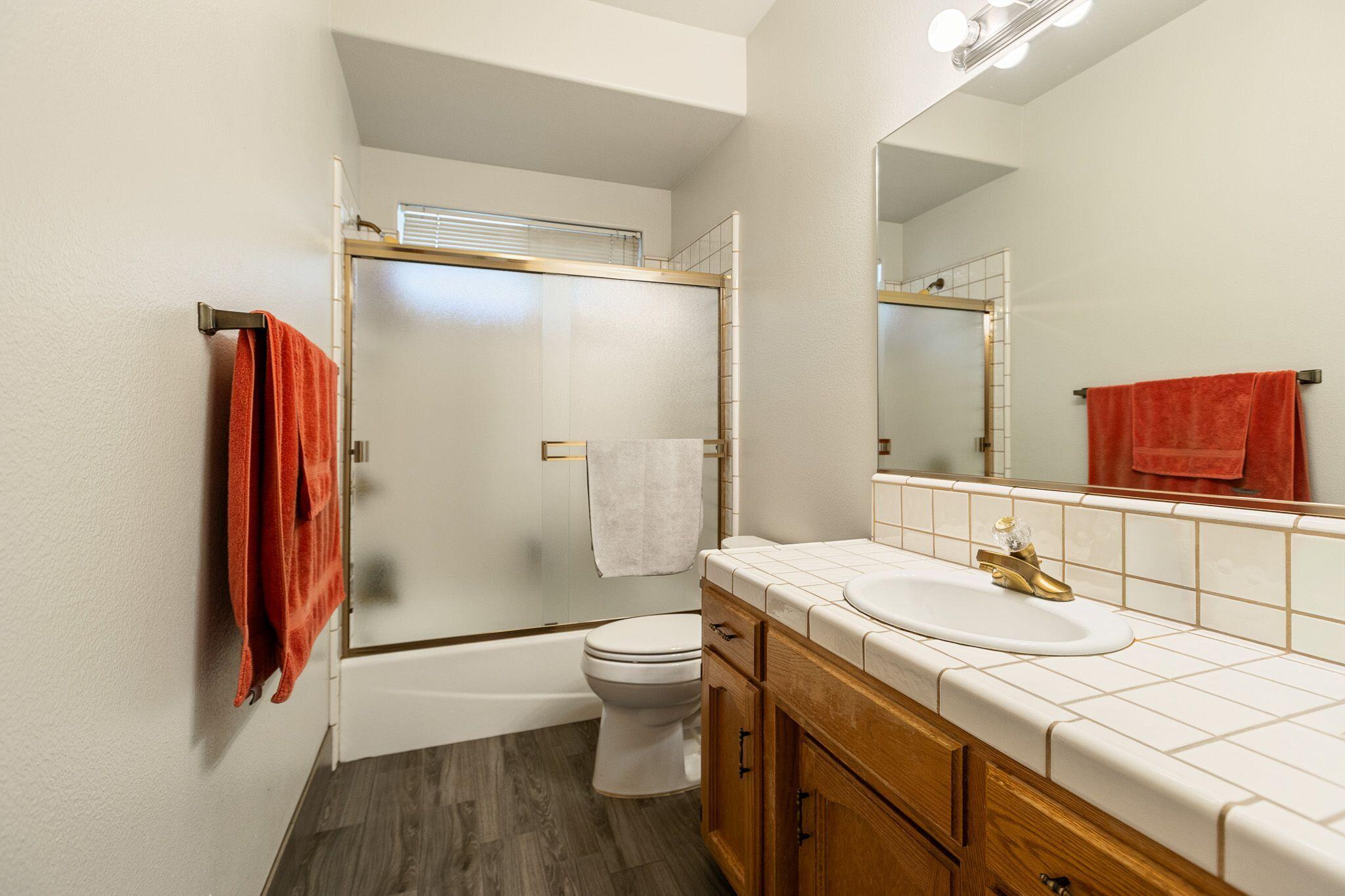 2425 Capitol Ct, Tulare, CA 93274