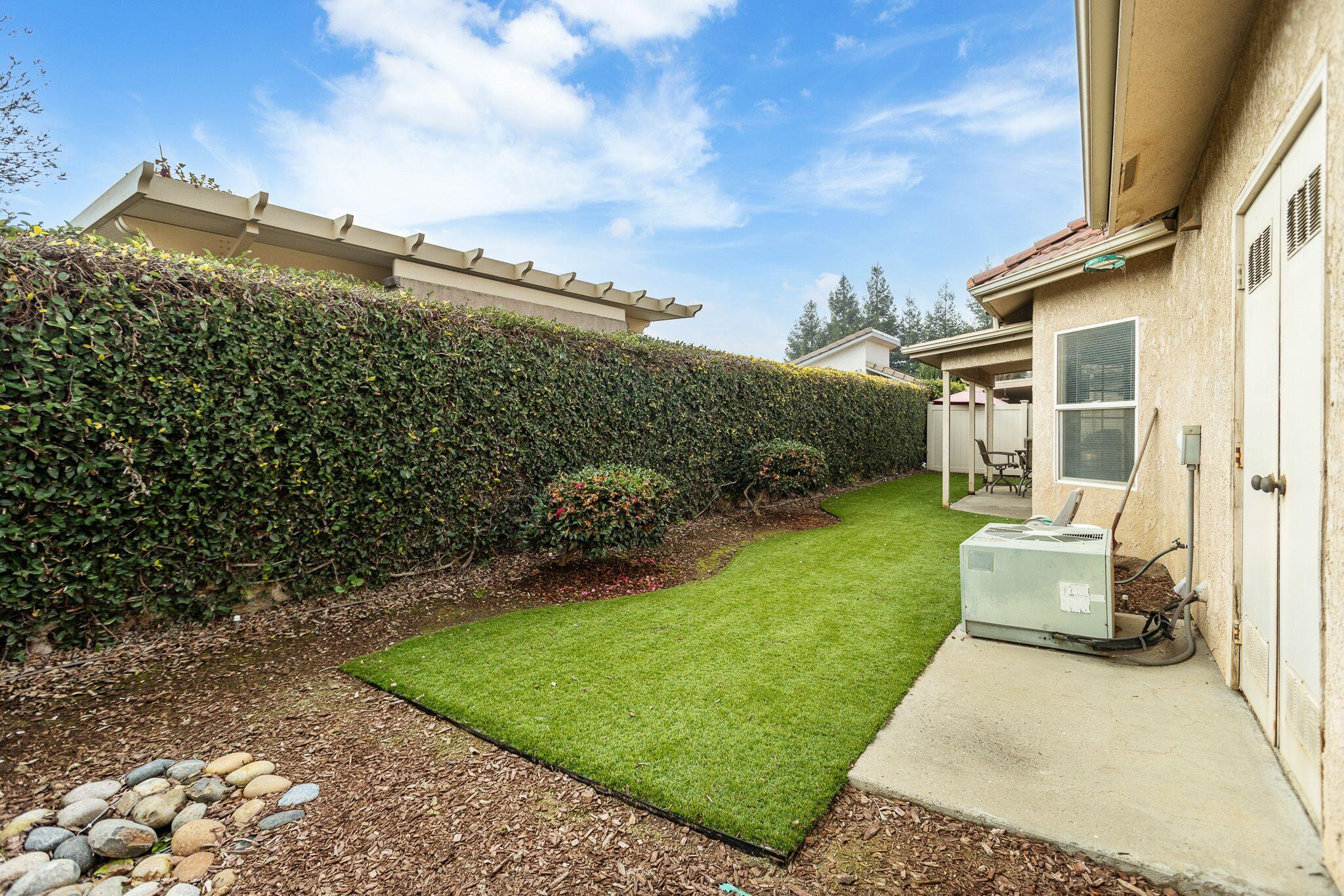 2425 Capitol Ct, Tulare, CA 93274